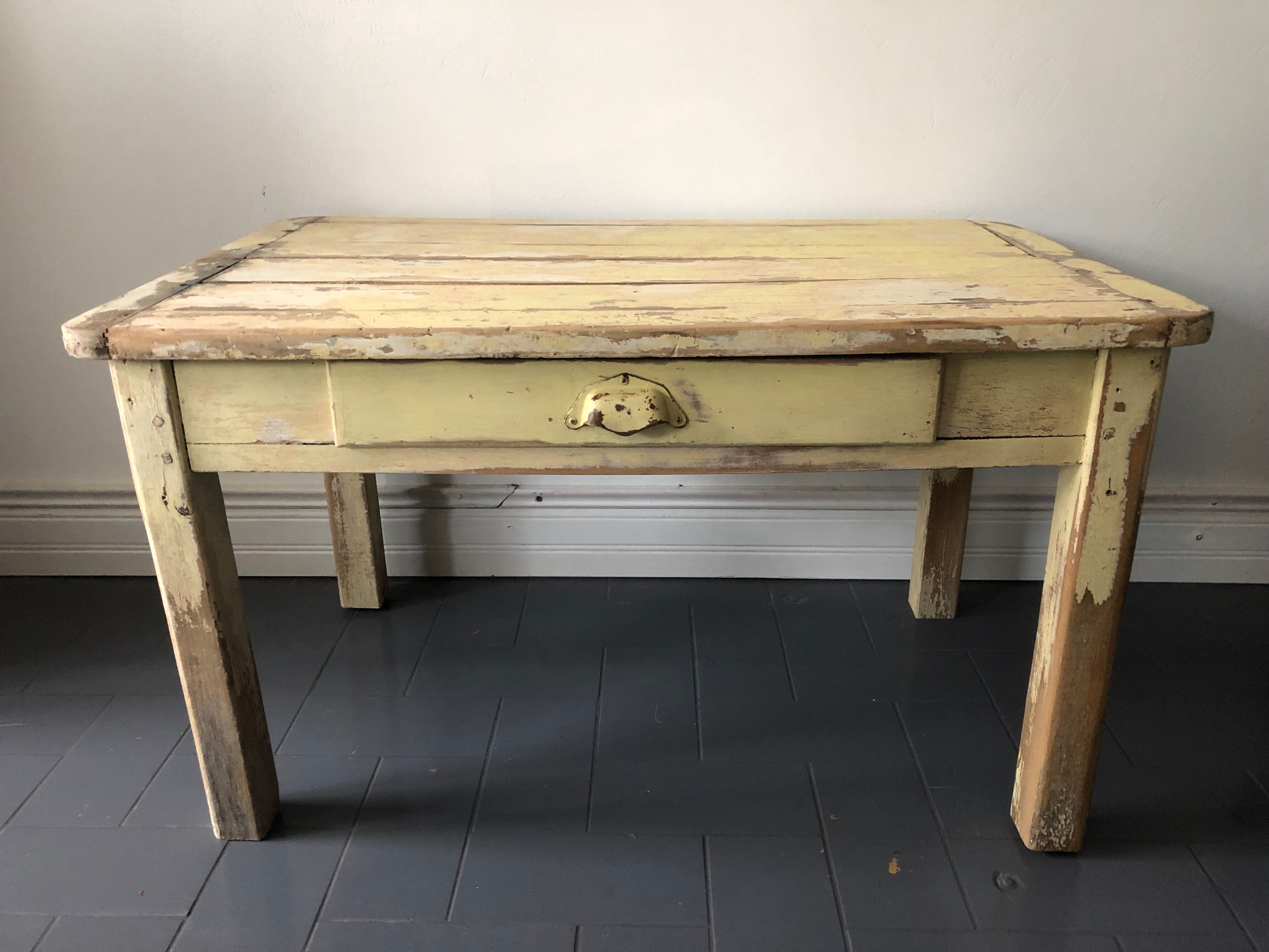 Farm coffee table, countryside.