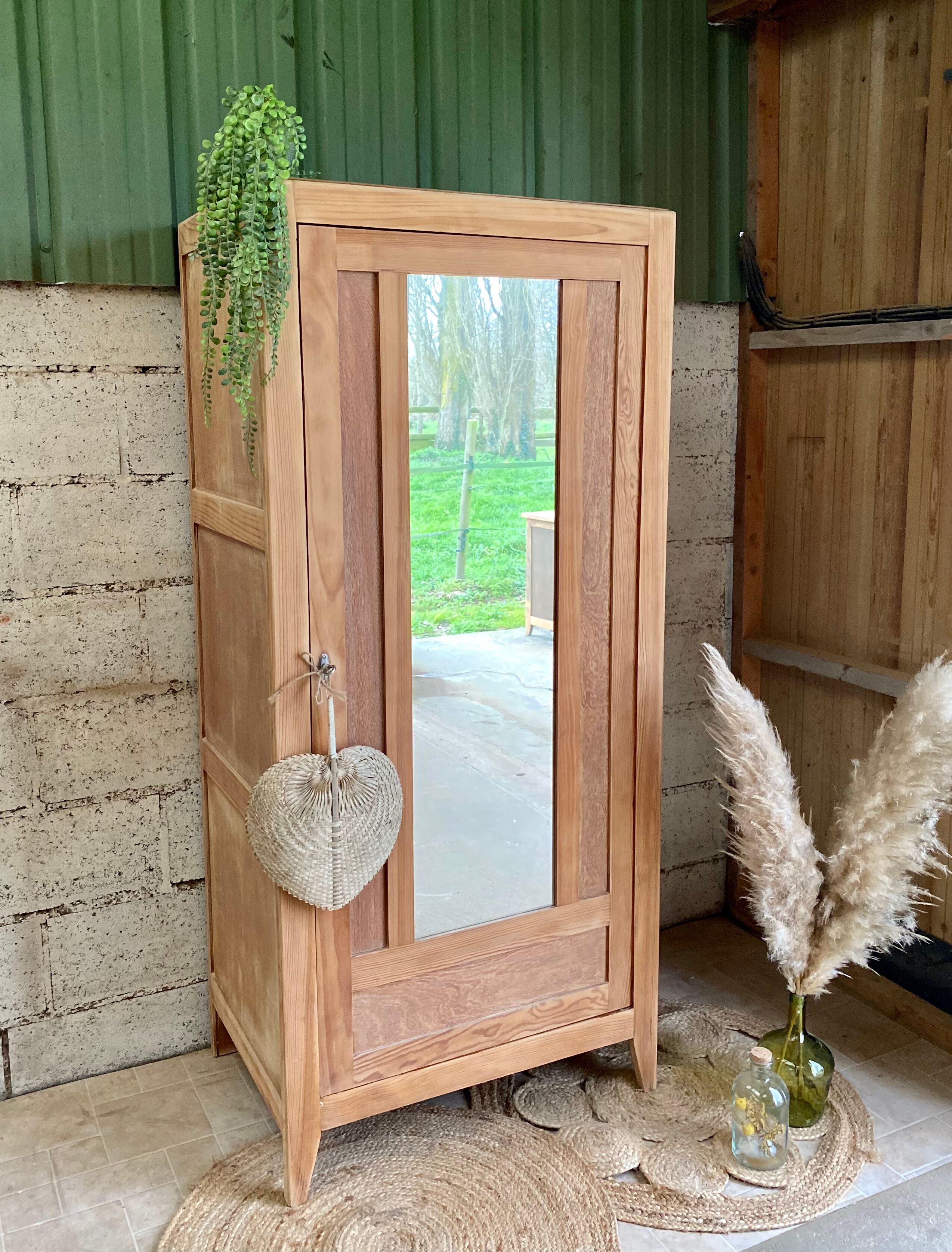 Parisian wardrobe / hosiery