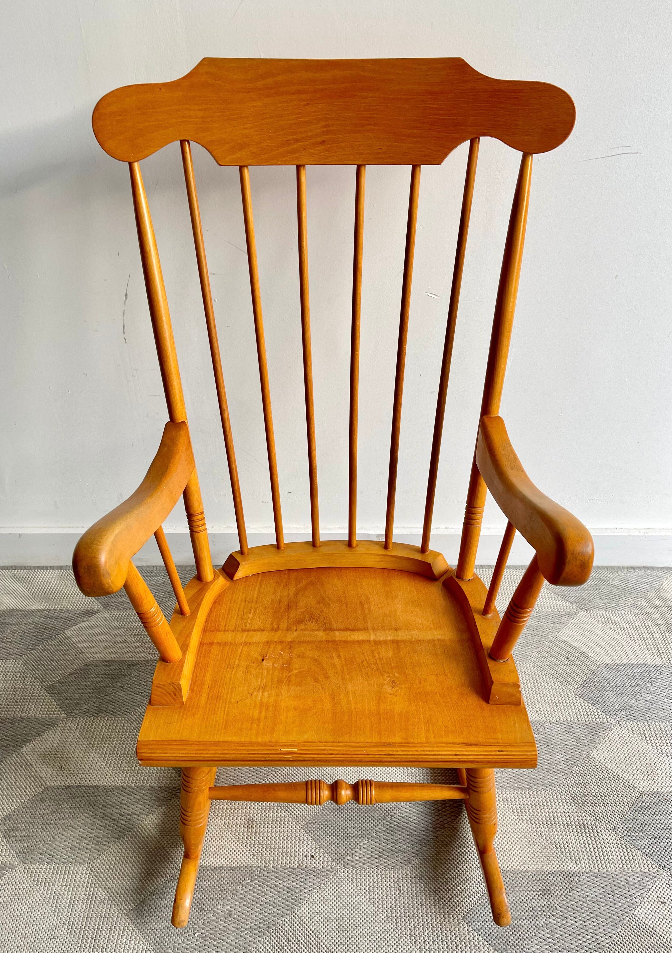 Rocking-chair en bois vintage