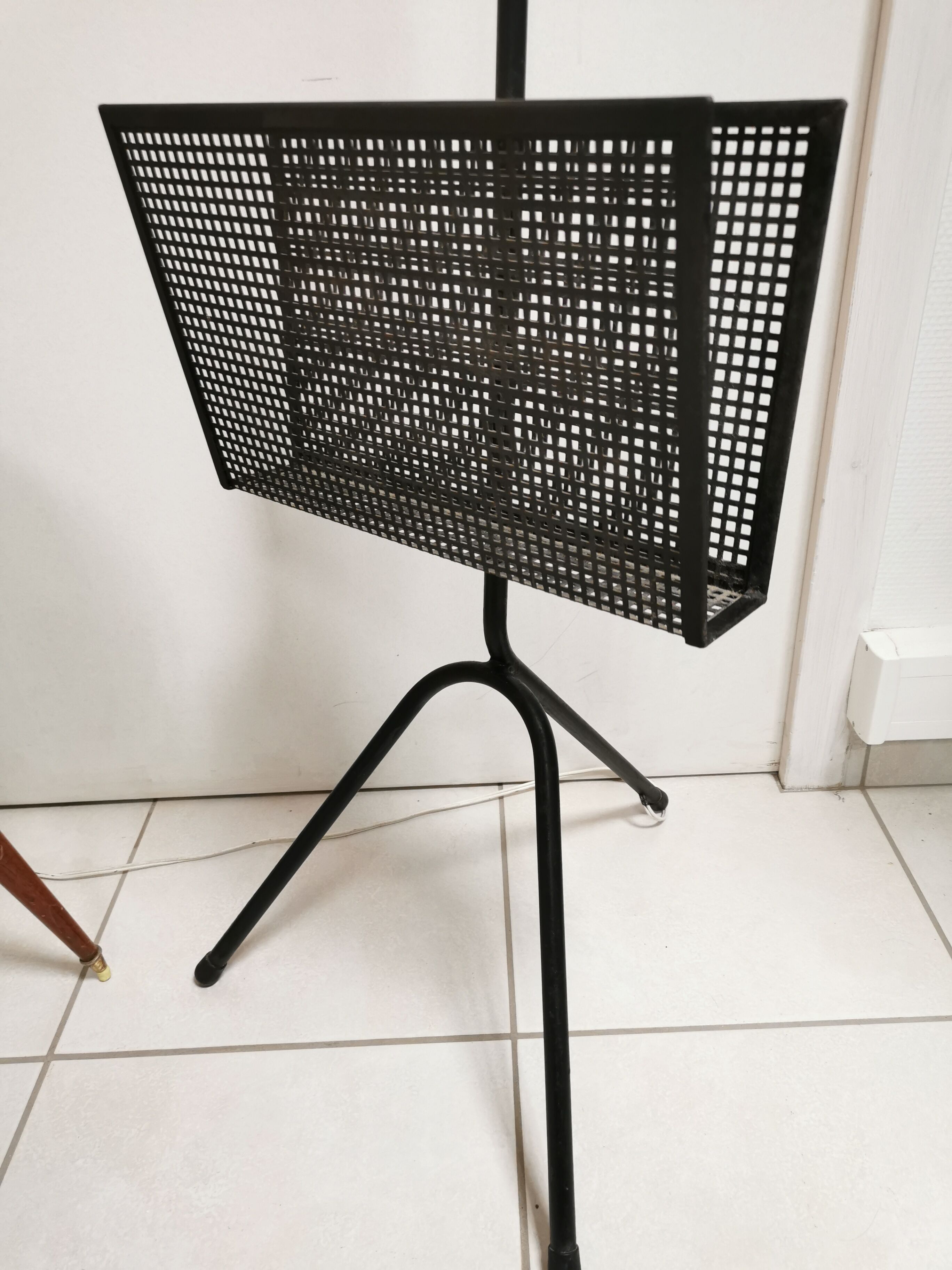 Pair of vintage floor lamps, magazine holders from the 50s