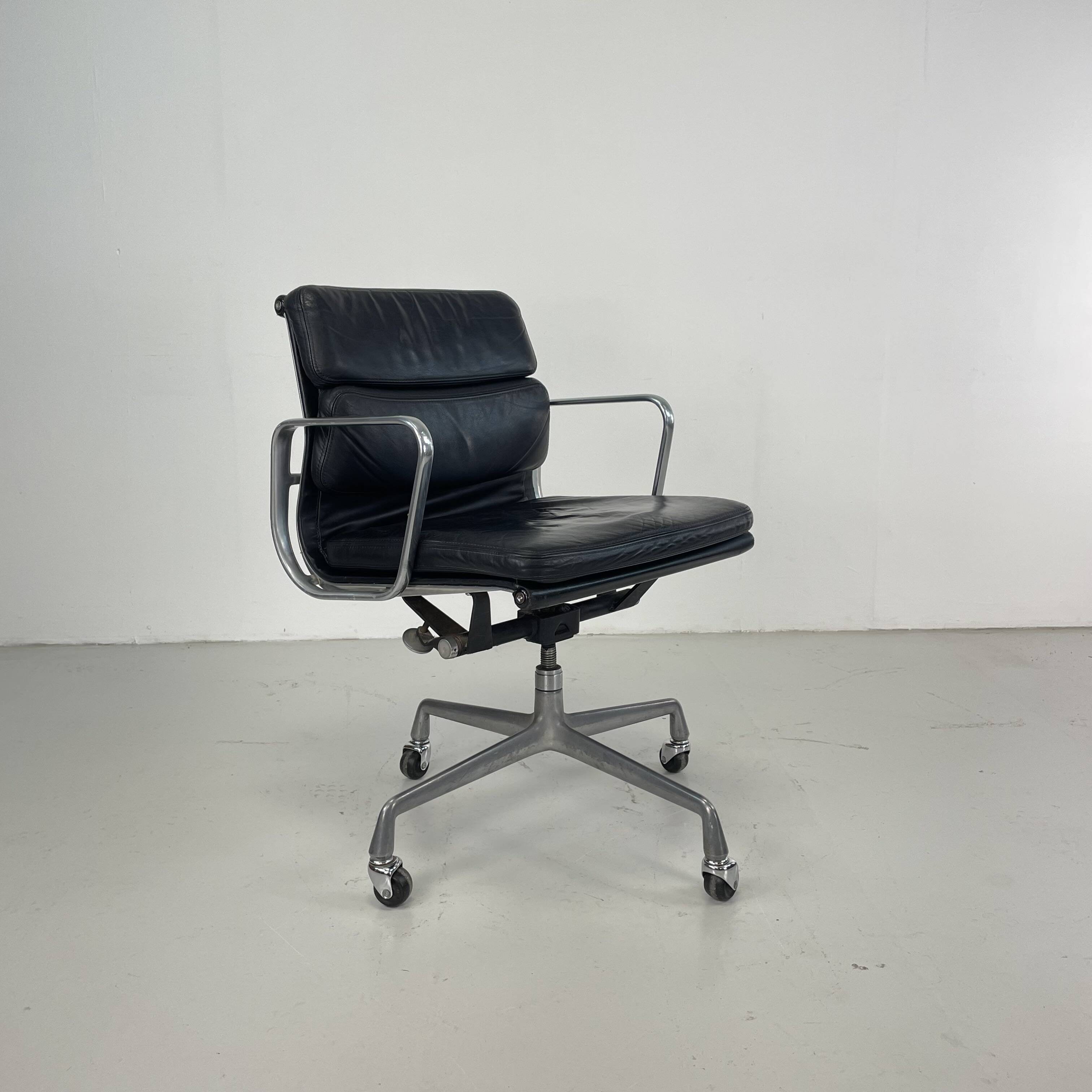 Eames Herman Miller cuir noir Soft Pad Group