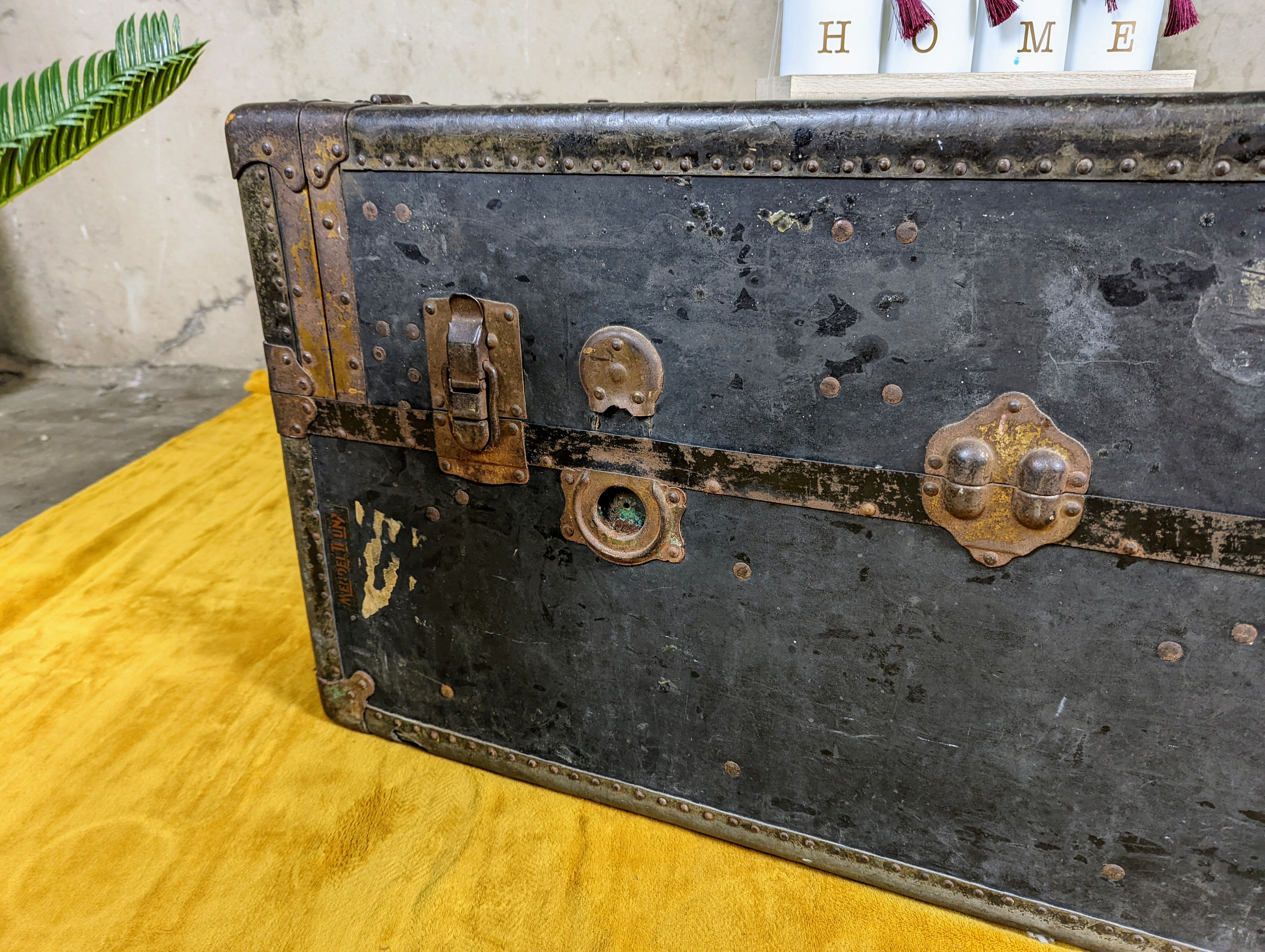 Antique travel trunk mendel trunk
