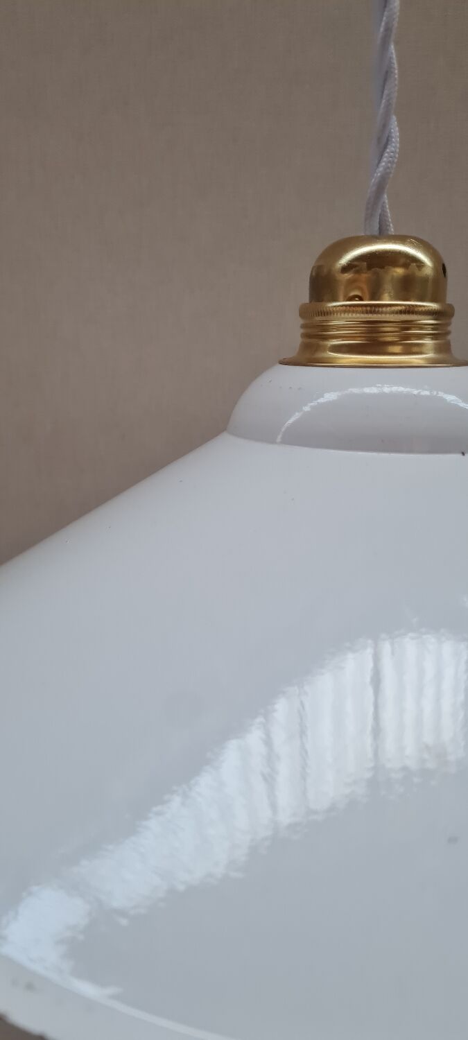 Enamelled sheet metal pendant light