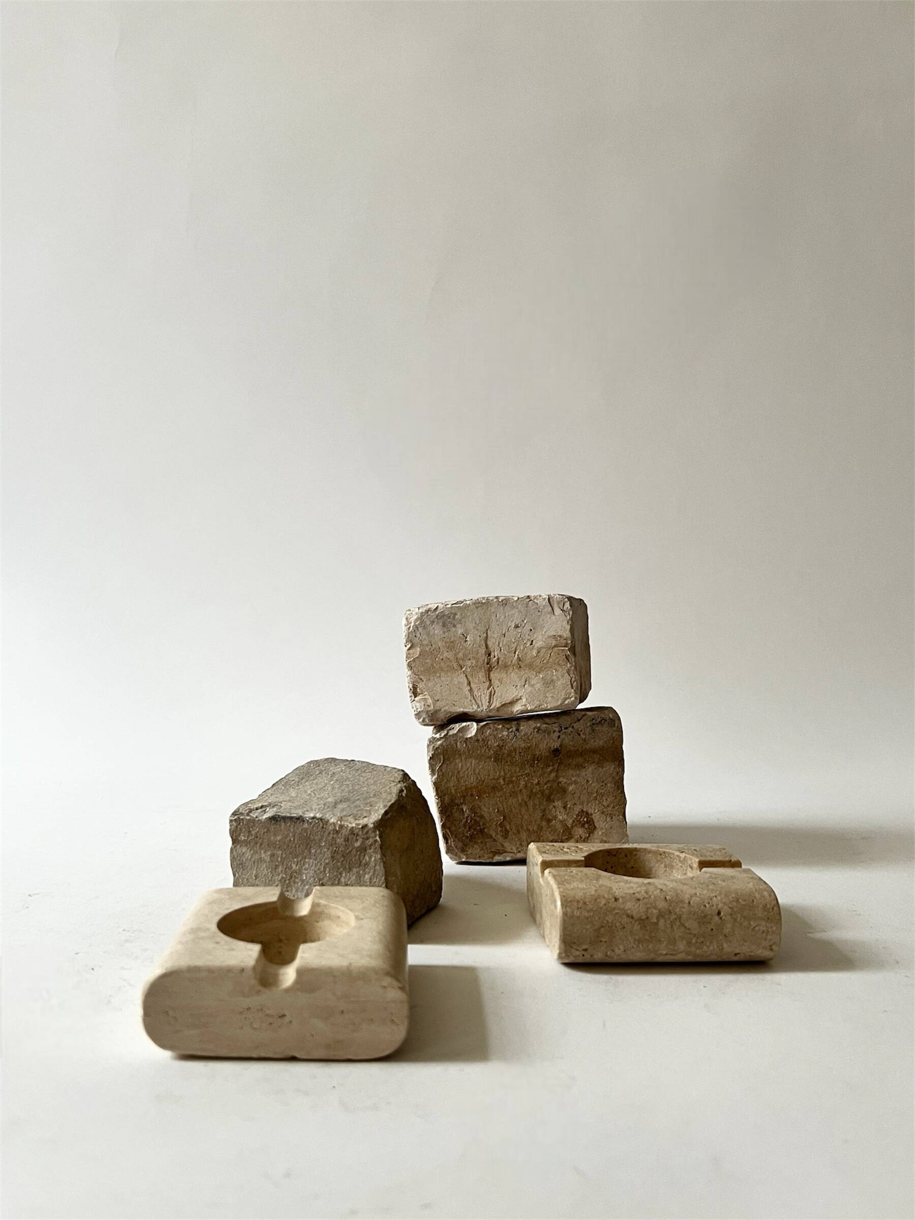Cendrier bougeoir en travertin, E.Mari pour Fratelli Manelli,design 1970