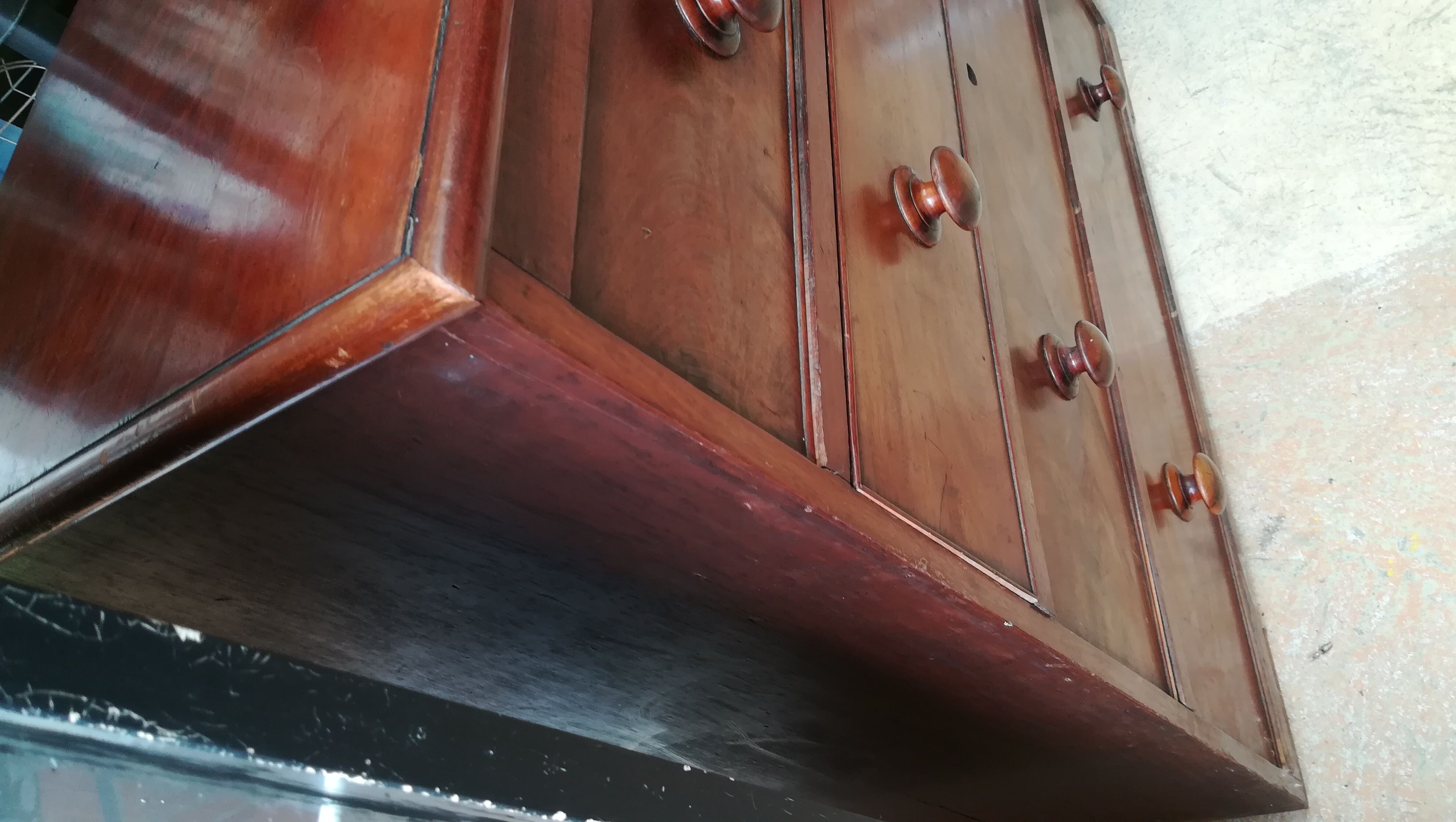 English chest of gold mahogany veneer