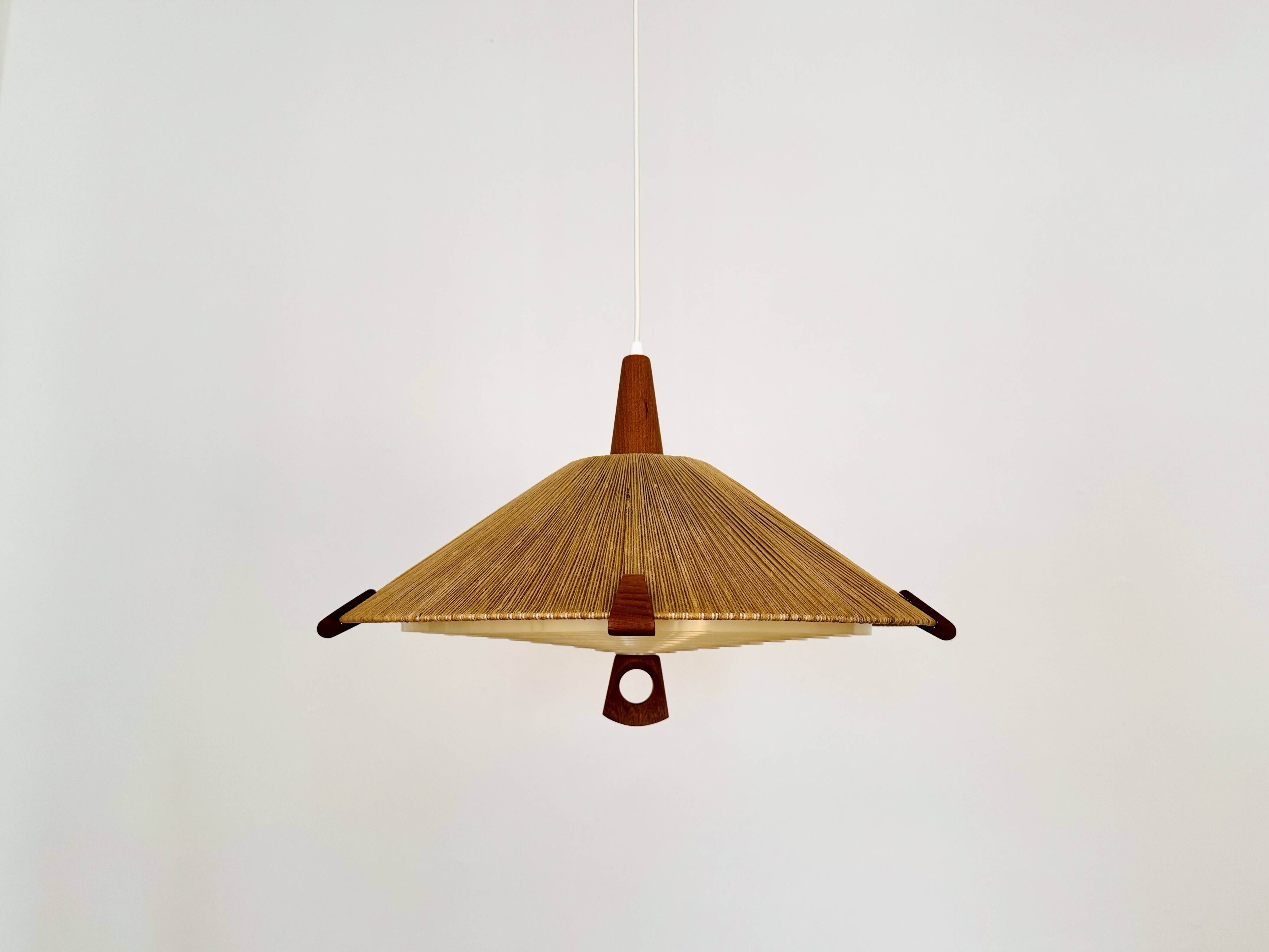 Suspension en sisal et teck par Temde
