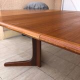 Baumann oval table in solid teak
