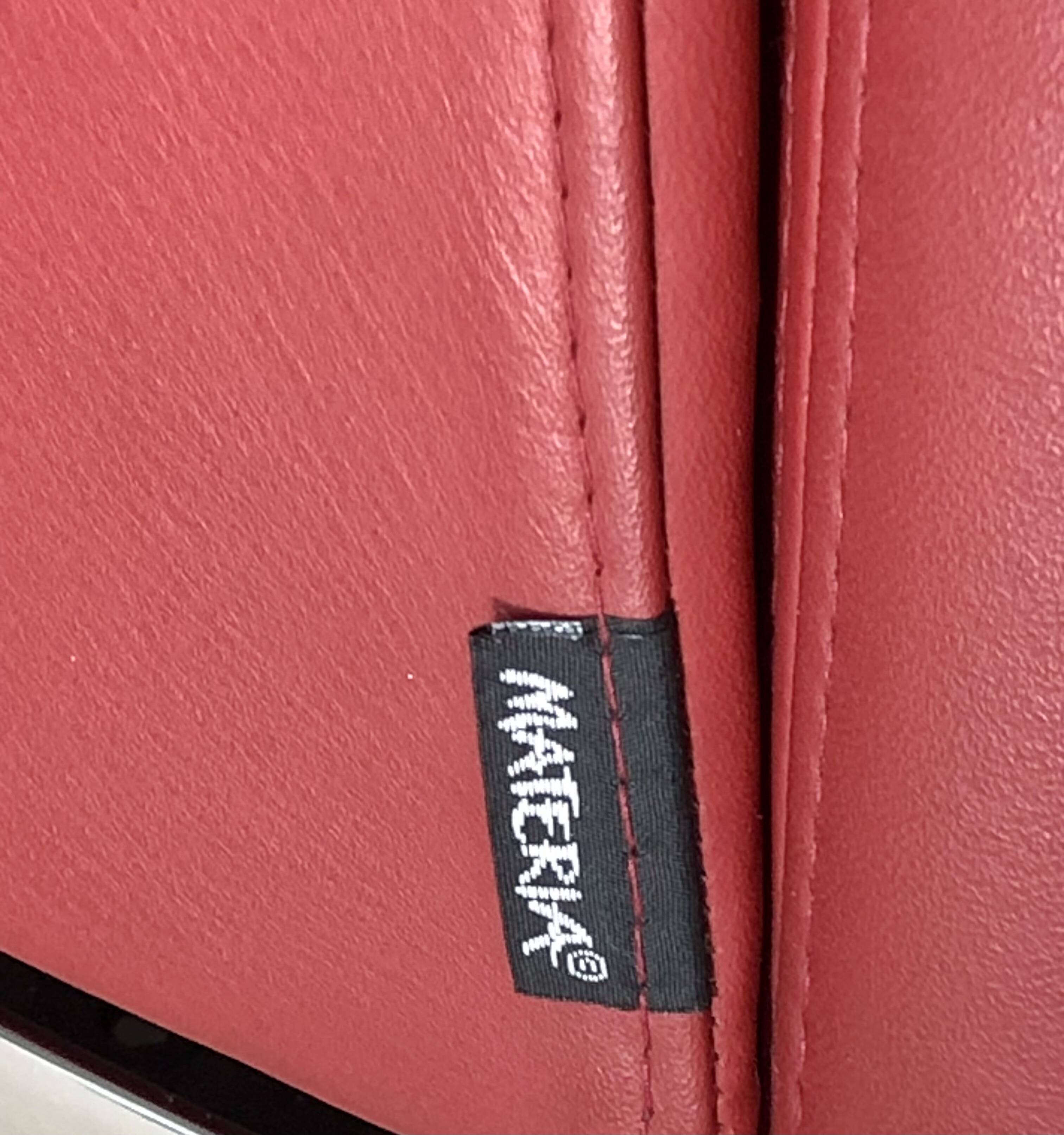 Fauteuil rotatif en cuir Bordeaux par Carl Öjerstam pour Materia, Suède post 2000