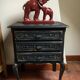 Commode patinée noire