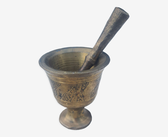 Mortar and pestle in chiseled bronze