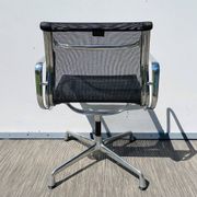 Pair of Ch. Eames Alu Group mesh chairs Vitra Vintage