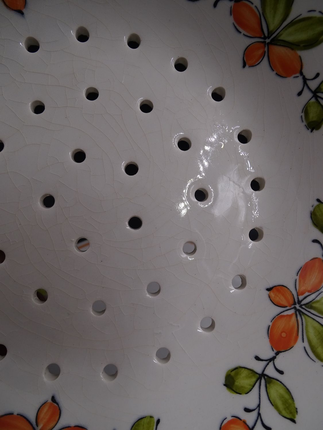Beautiful set plate to drain strawberries in Gien earthenware