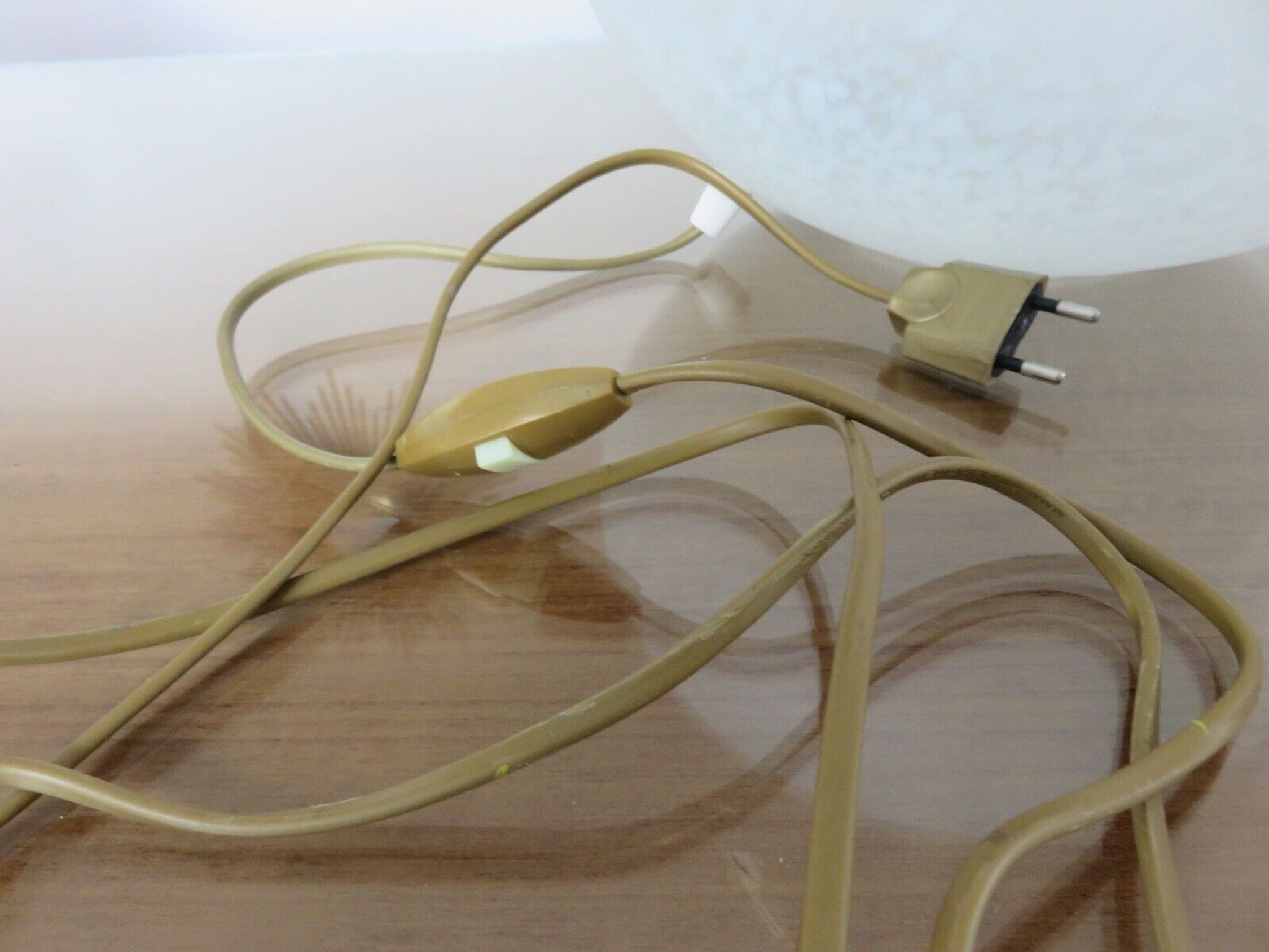 Lampe caillou Italienne en verre moucheté blanc années 80