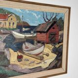 Huile sur toile suédoise d'époque mi-siècle – « Maison de bateau » par Nils Öberg – Vintage et encadrée – 53,5 × 45,5 cm (21,1" × 17,9")