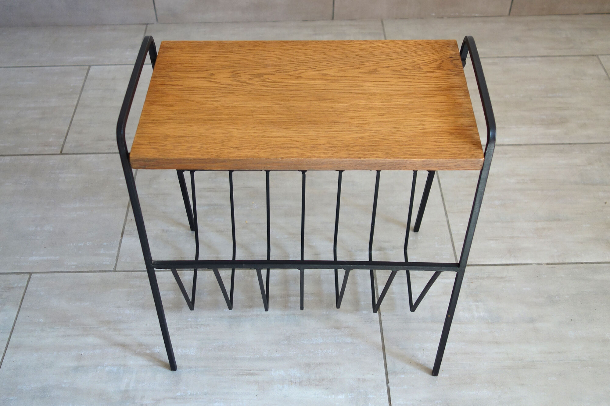 Porte revues en métal et bois vintage
