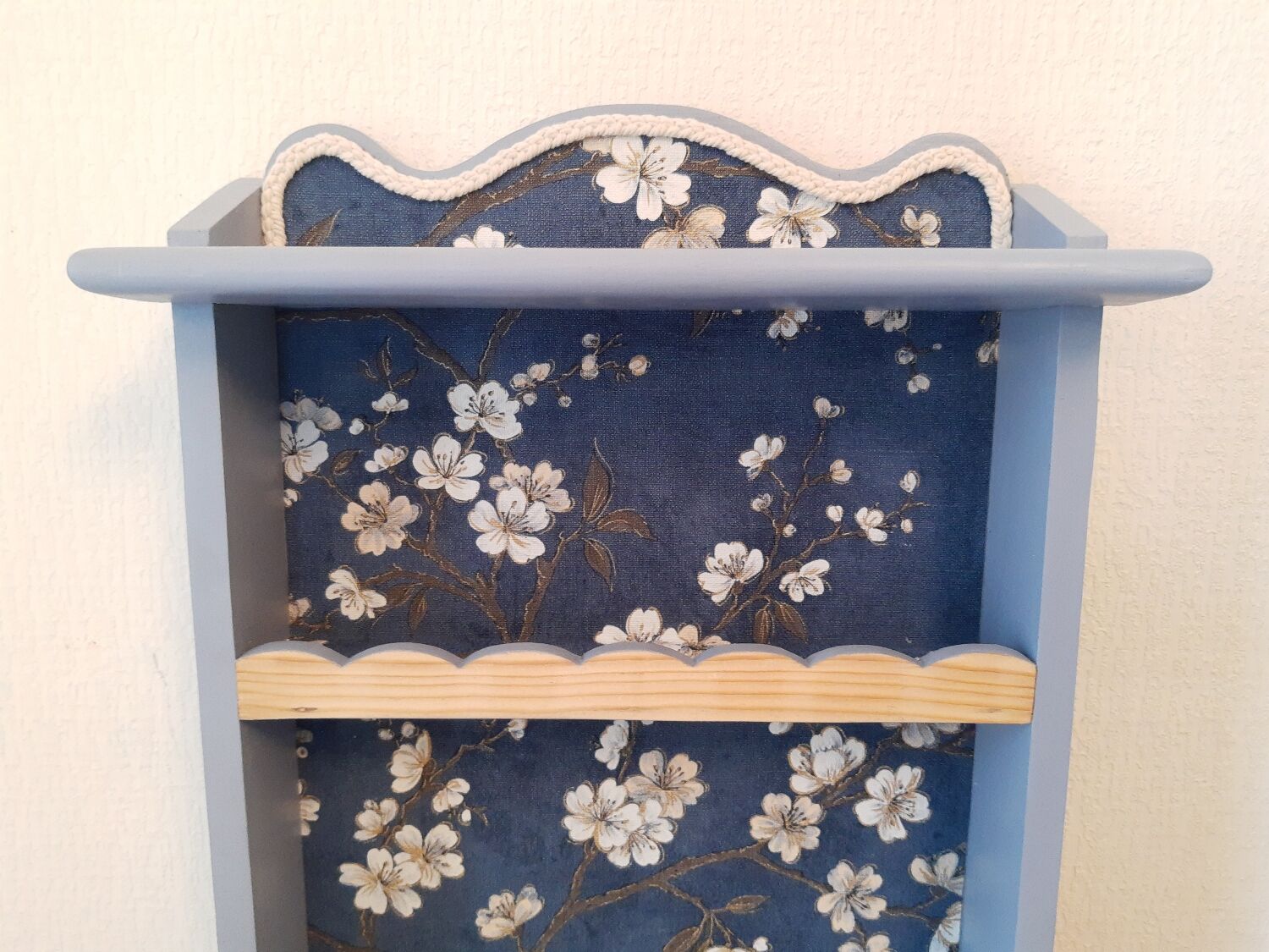 Shelf to put or hang revisited