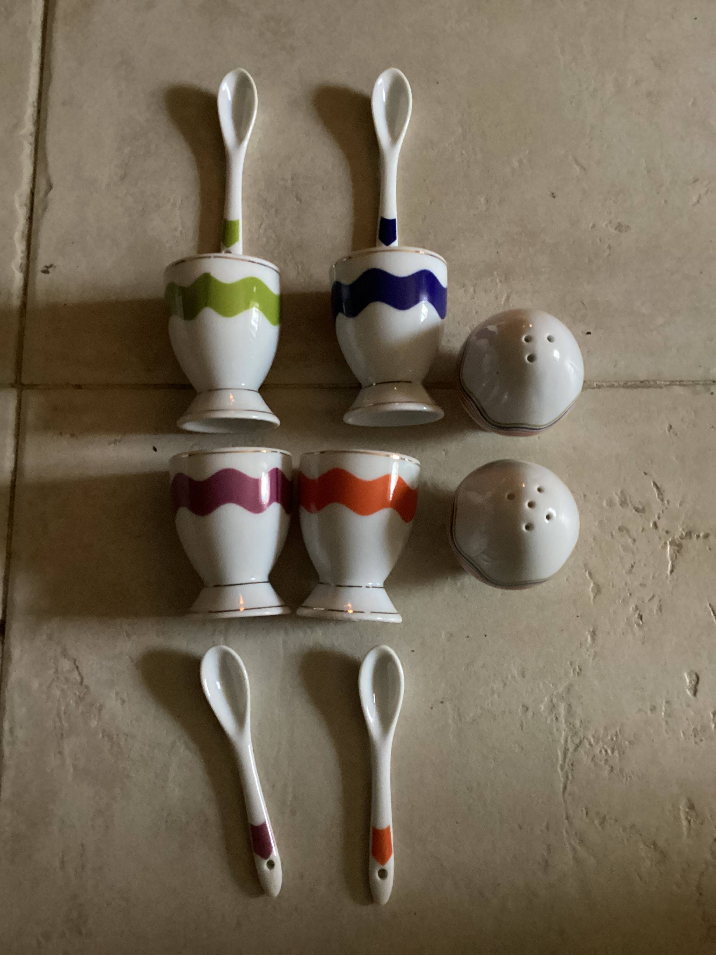Set of 4 egg cups with their spoons, salt shaker, colored pepper shaker