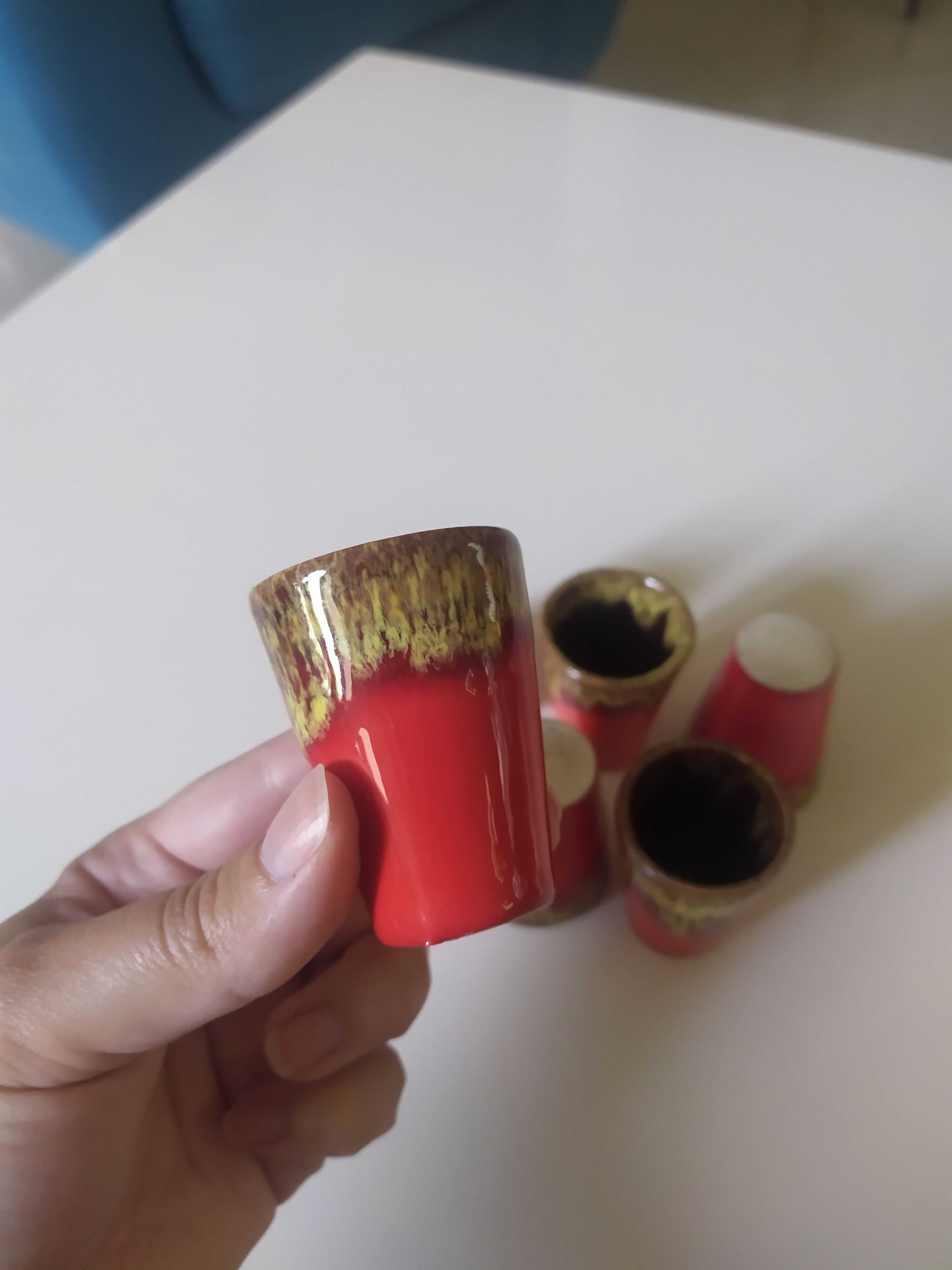 6 glazed ceramic glasses