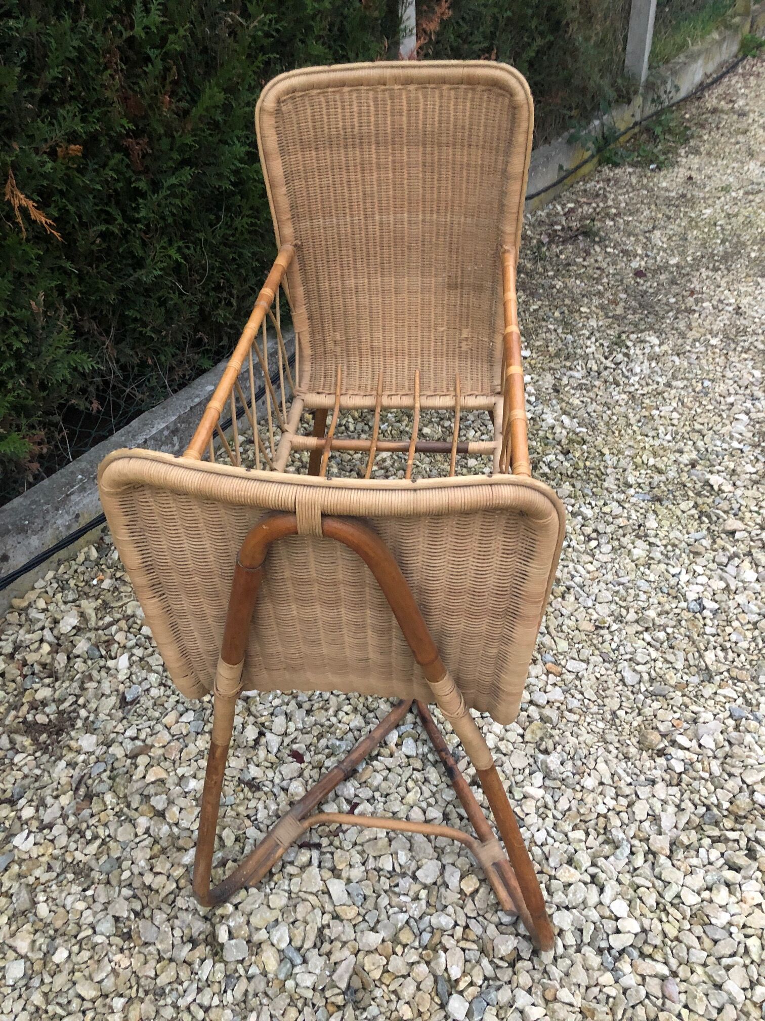 Wicker cot