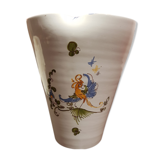 Vase en faïence avec décor de Moustiers