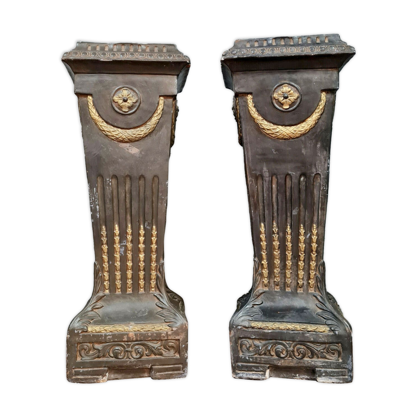 Pair of Louis XVI columns in lacquered and gilded plaster around 1800