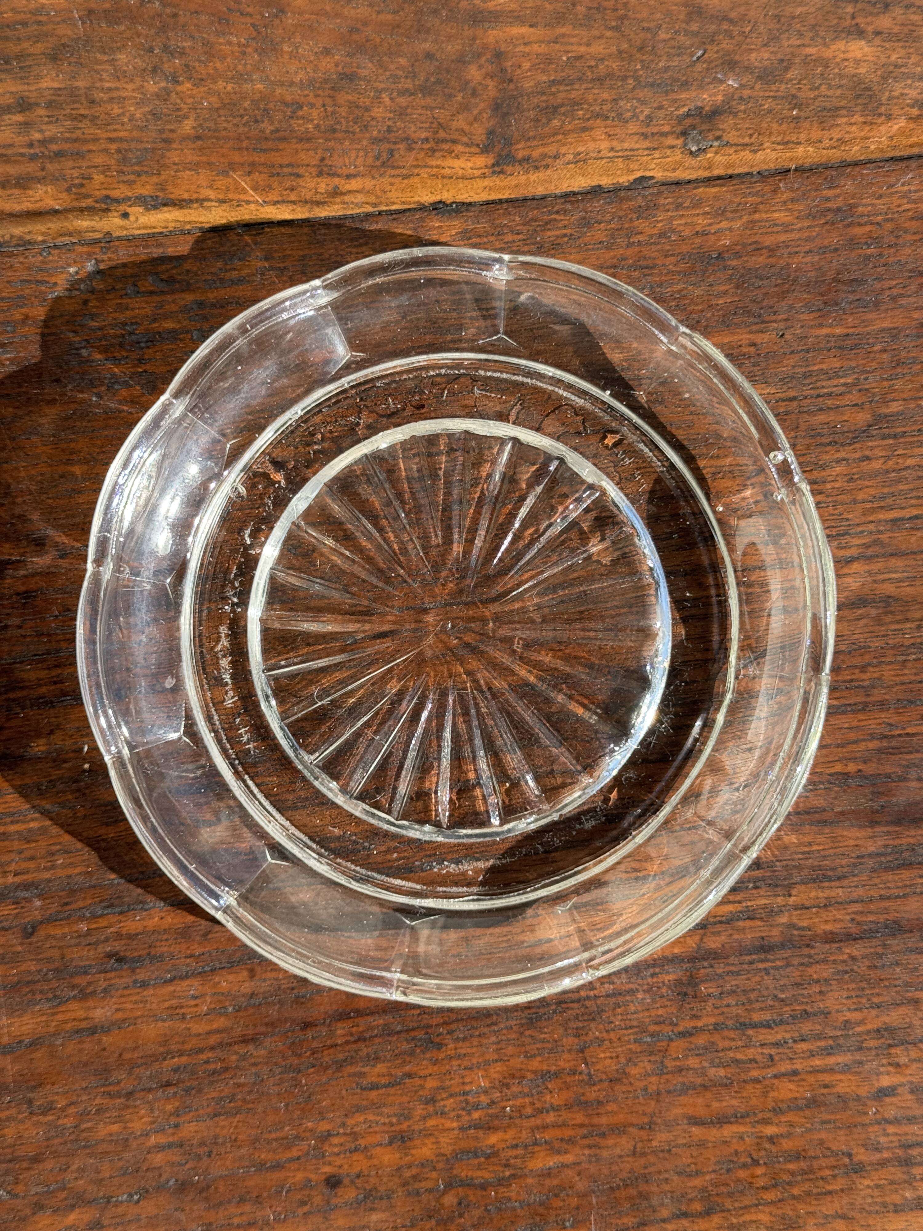 Cendrier vintage en verre moulé en forme de fleur D14 H2,5