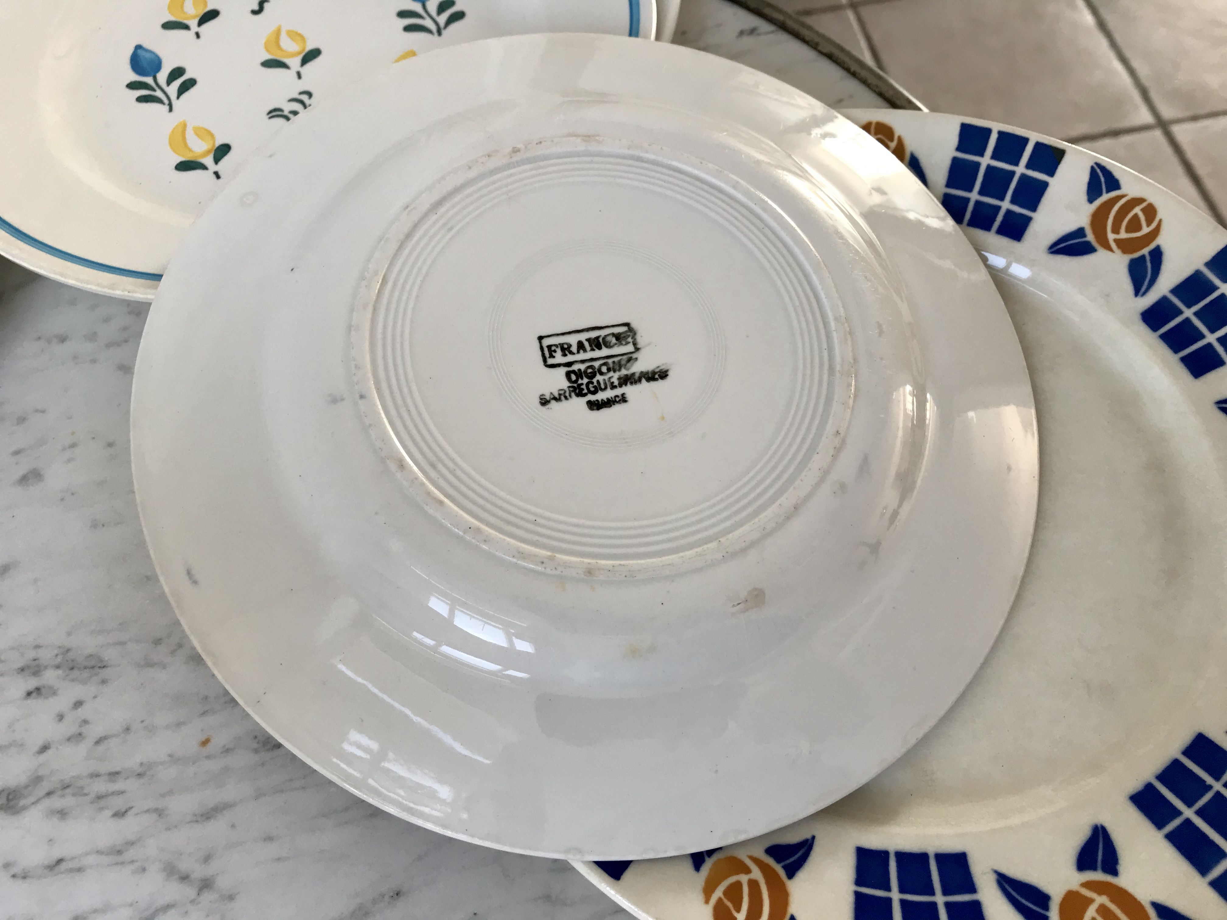 Set of 6 flat plates mismatched Digoin Sarreguemines
