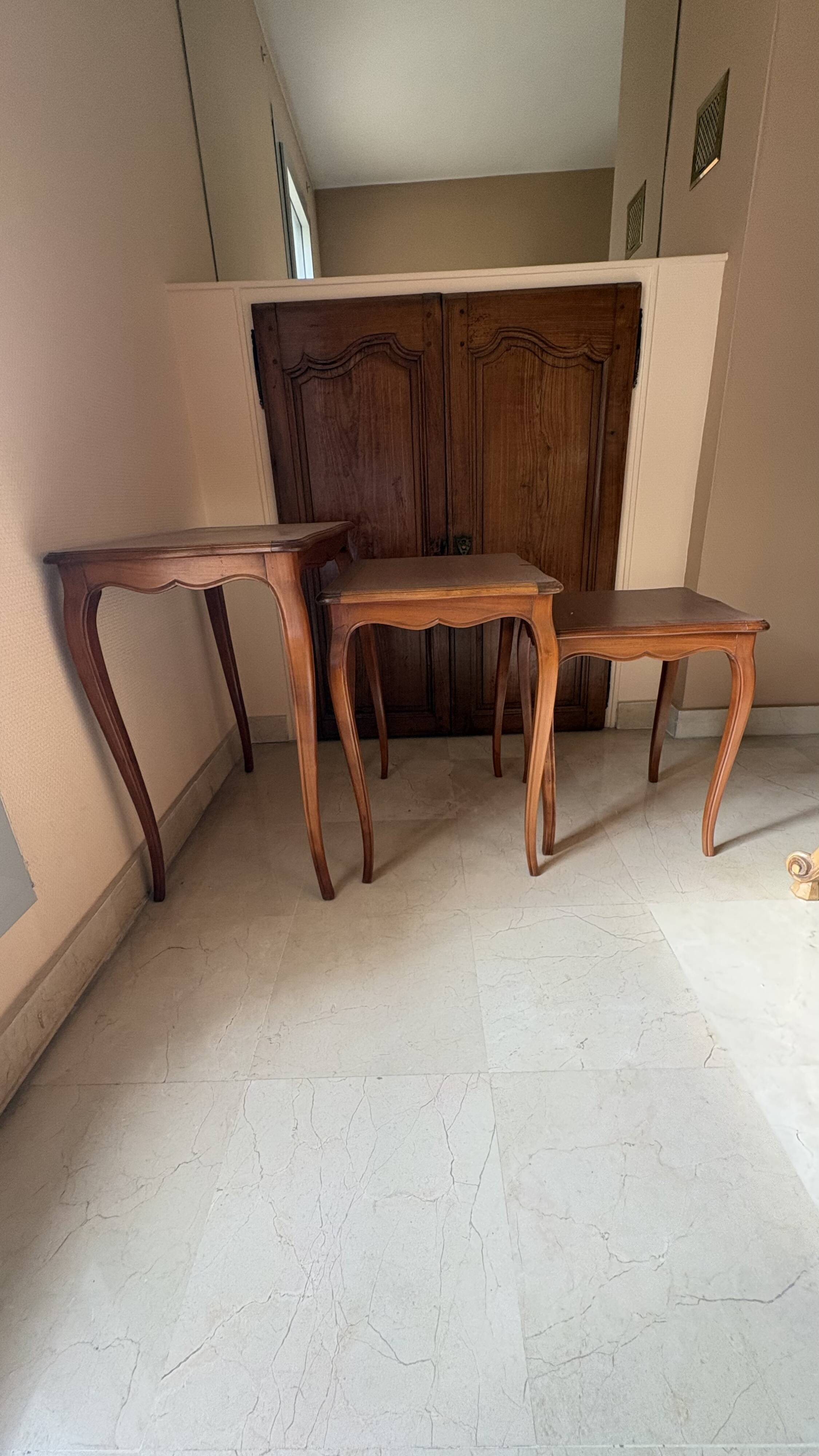 Set of 3 small nesting tables