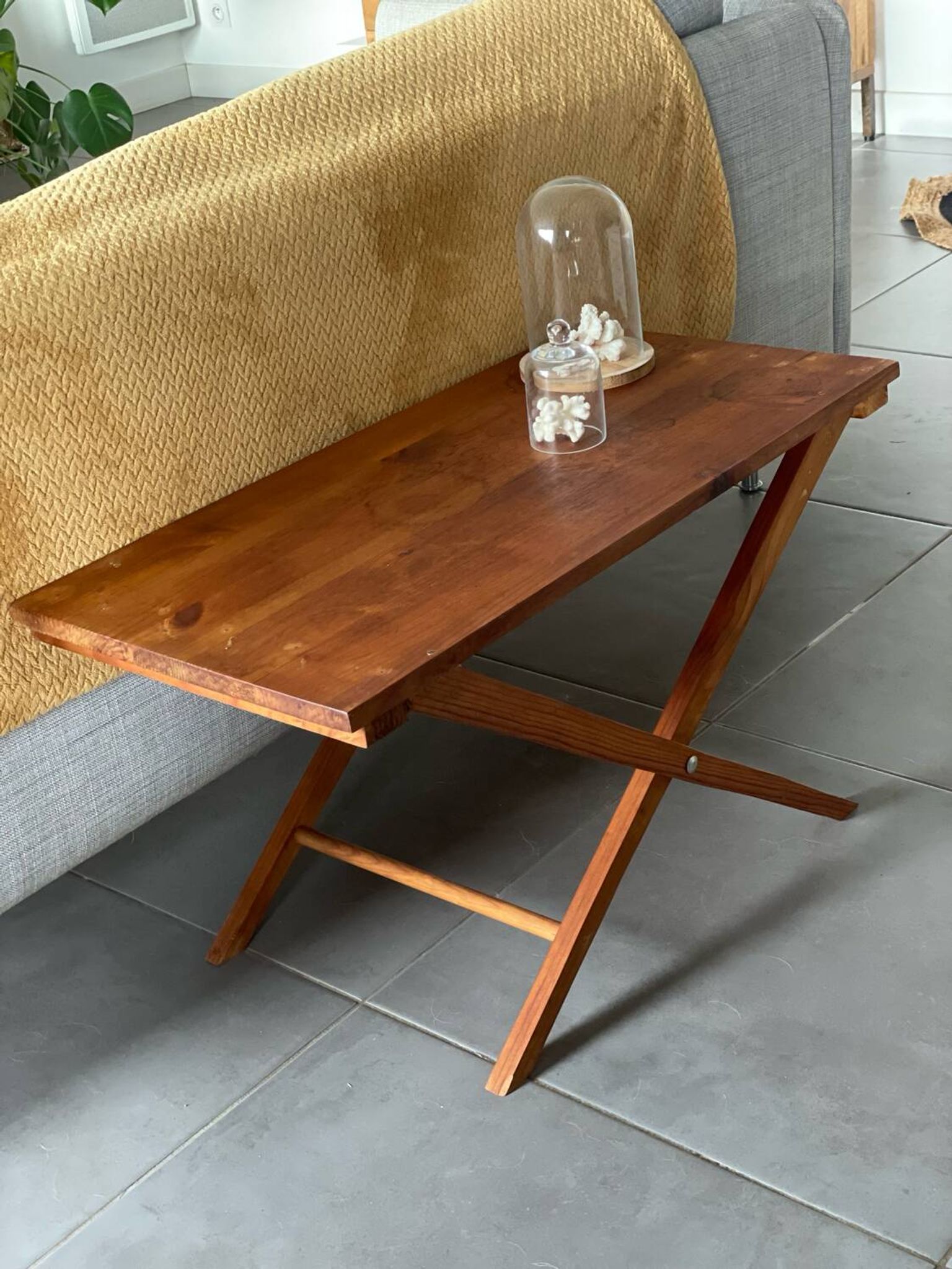 Table basse rectangulaire en bois