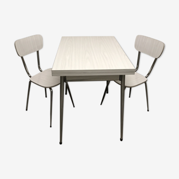 Table formica blanche strillée grise avec 2 chaises années 60