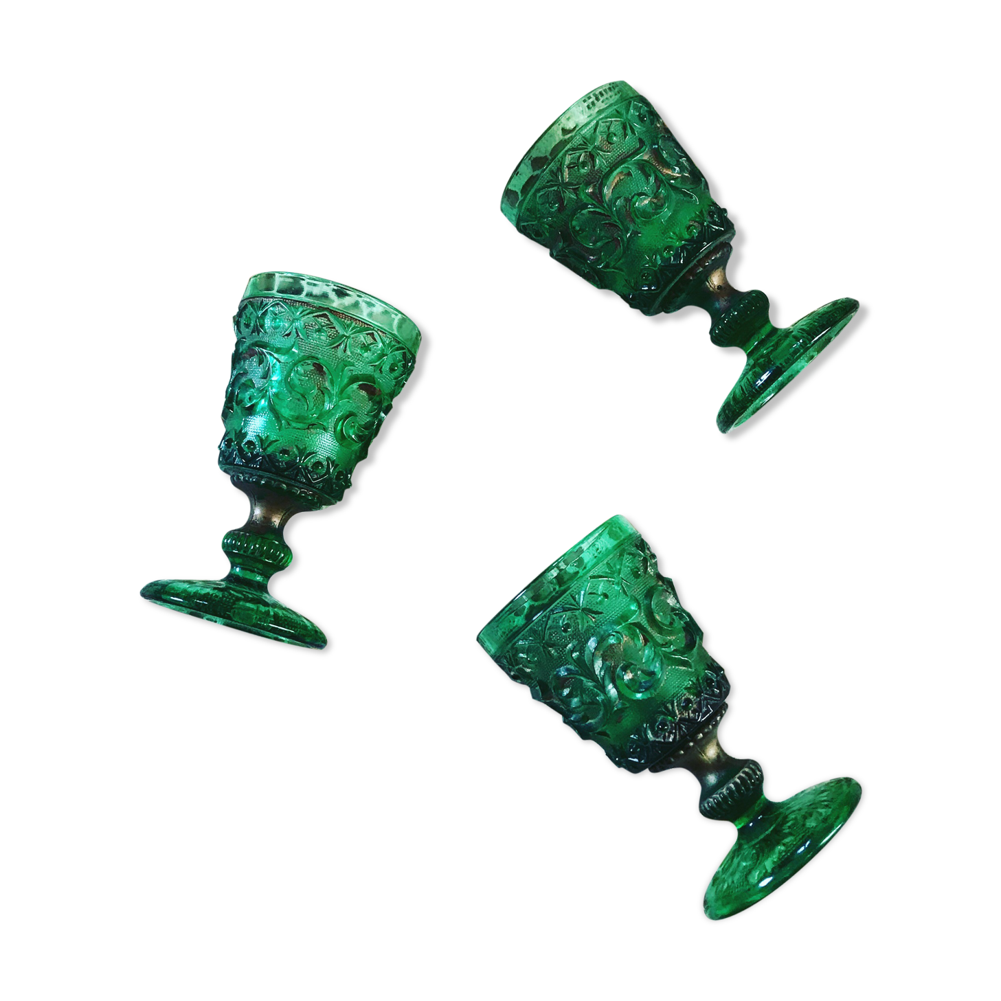 Set of 3 small glasses in Porto on foot. Green and gold glasses. Vintage. Vintage dishes. Art of the table