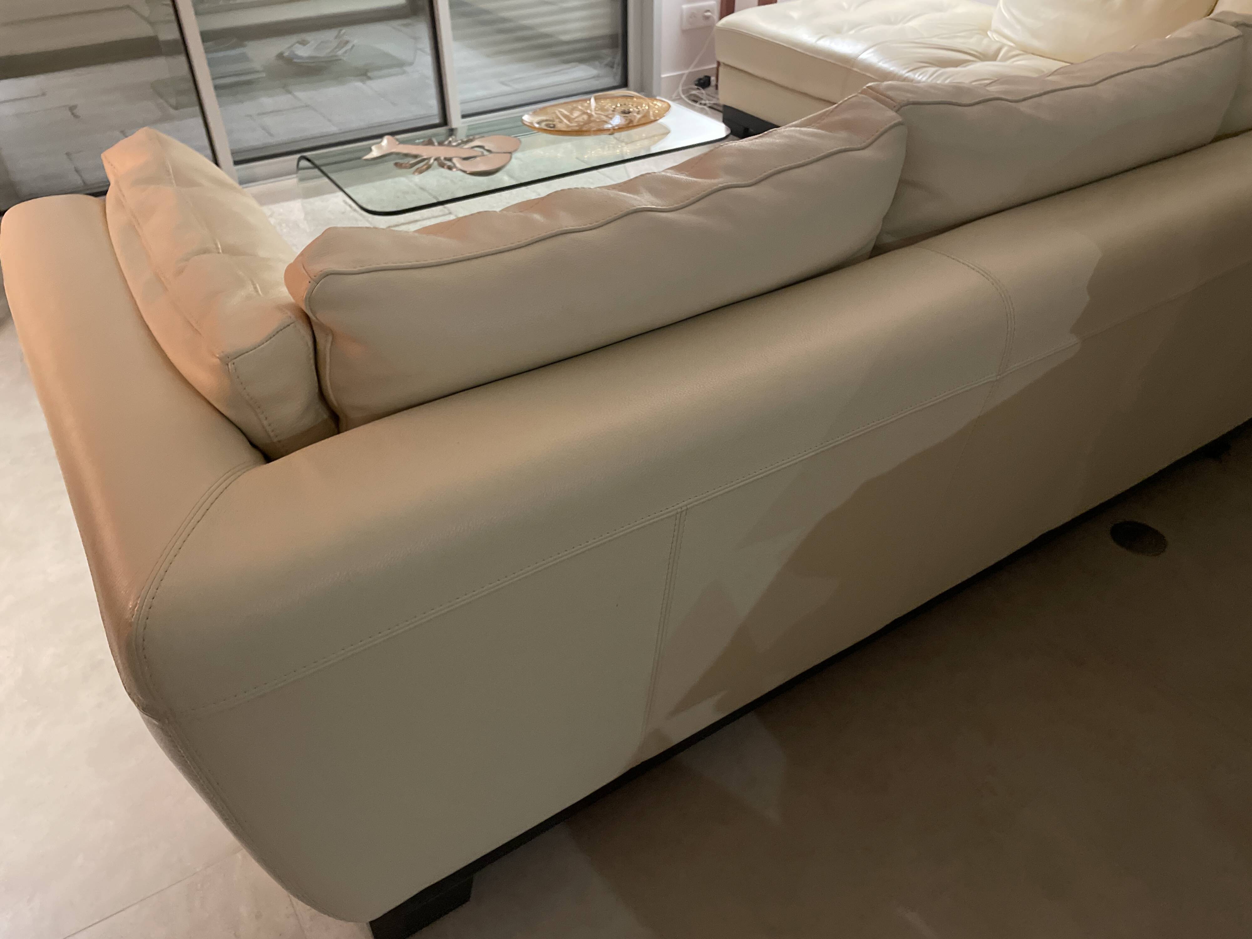 Panoramic leather lounge