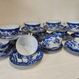 Magnifique Service de 12 Tasses et Soucoupes en Porcelaine