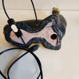Lampe otarie noire irisée bleue en terre cuite