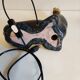 Lampe otarie noire irisée bleue en terre cuite