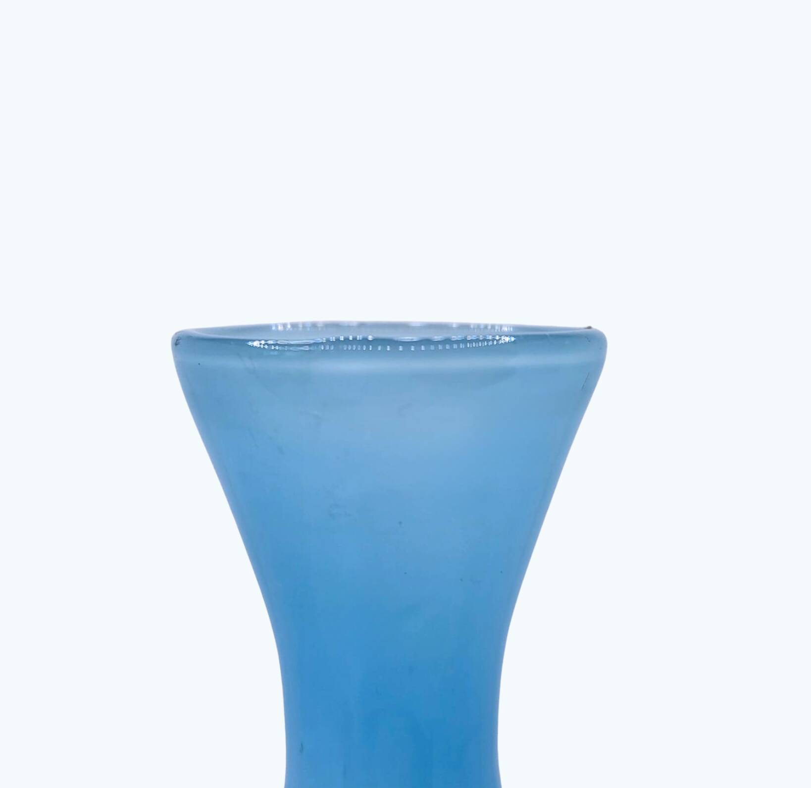 Vase en opaline bleue et blanche