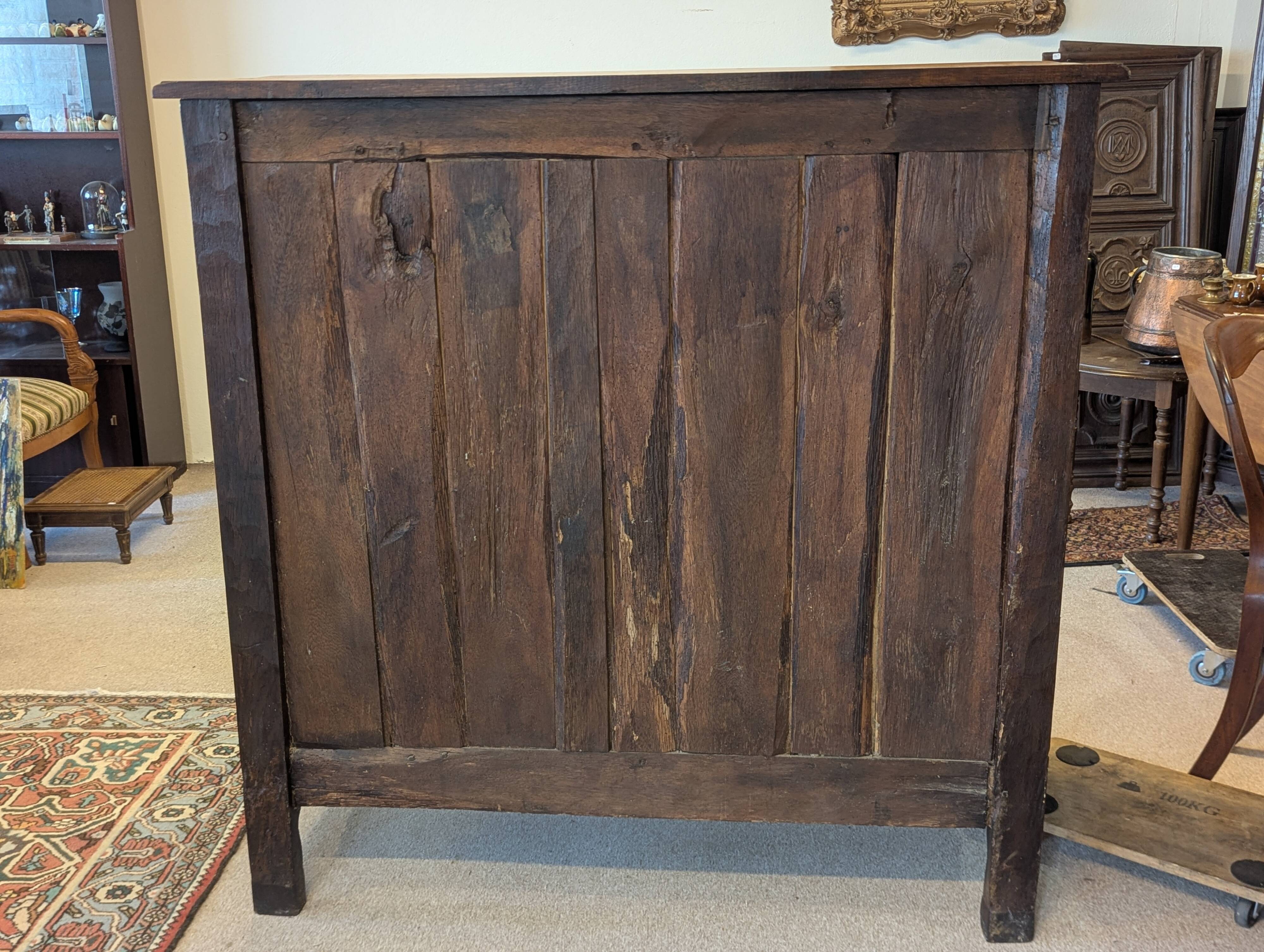 Old country buffet in solid oak – 18th / early 19th century