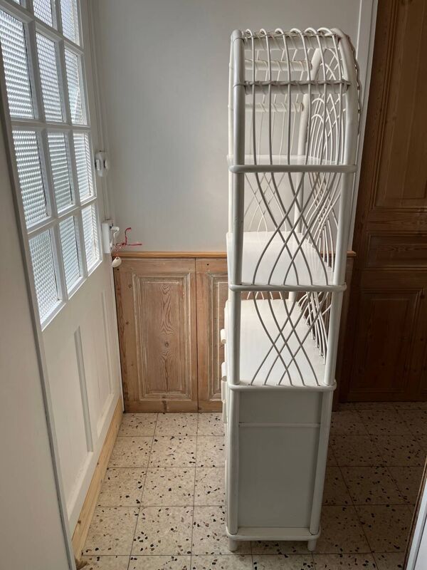 Étagère, bibliothèque en rotin