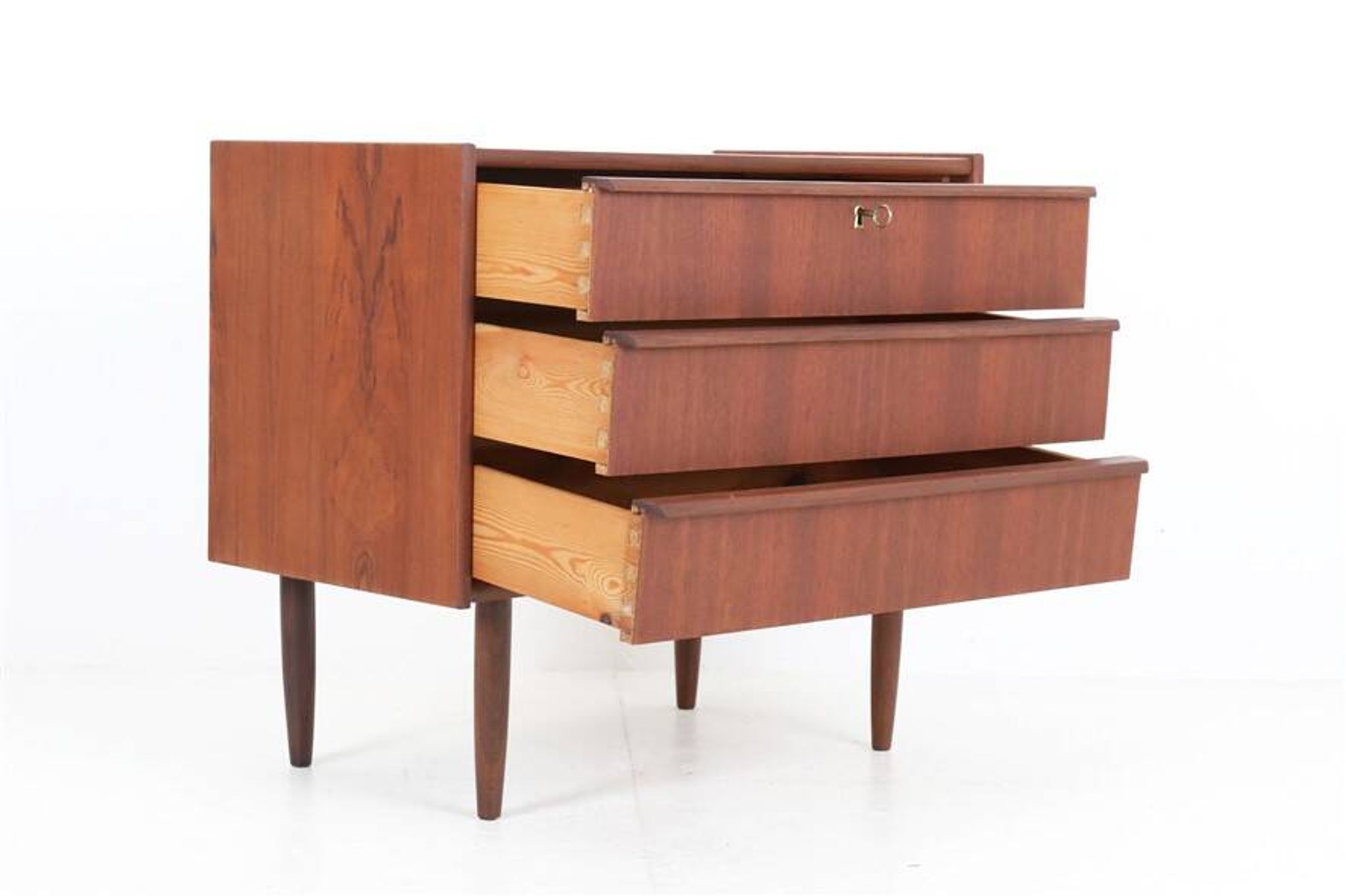 Mid-century teak chest of drawers / dresser / Danish modern design / 1960s