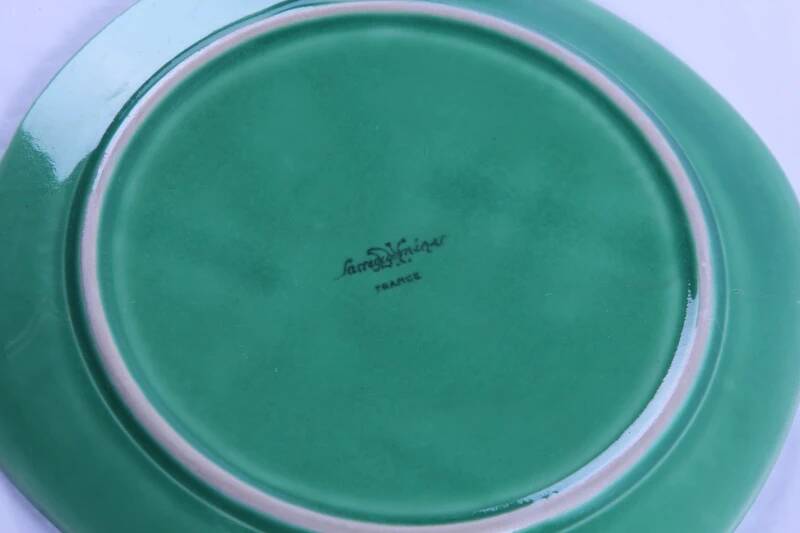 Set of 6 small vintage green plates from Sarreguemines.