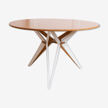 Tripod round dining table