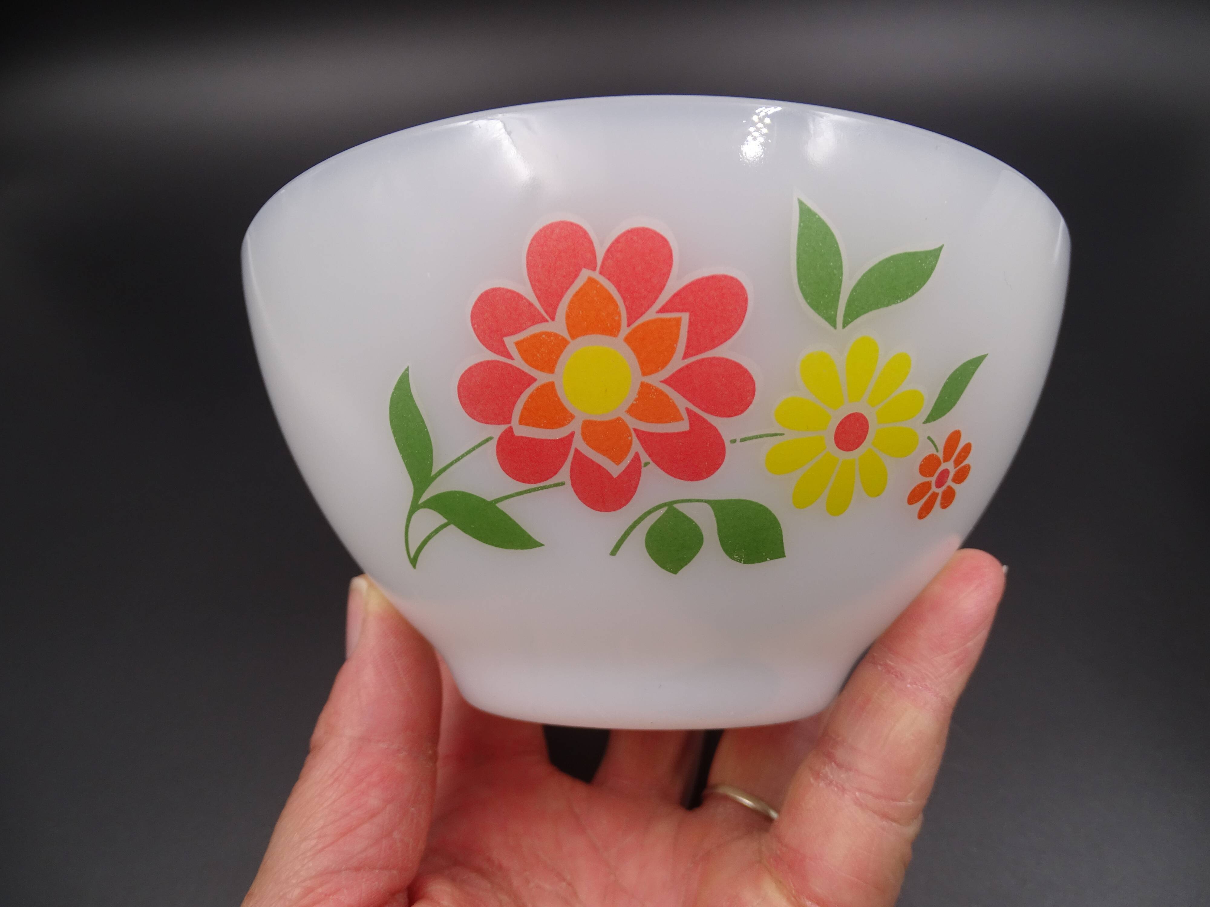 Set of 7 bowls in arcopal -flower décor - vintage around 1970