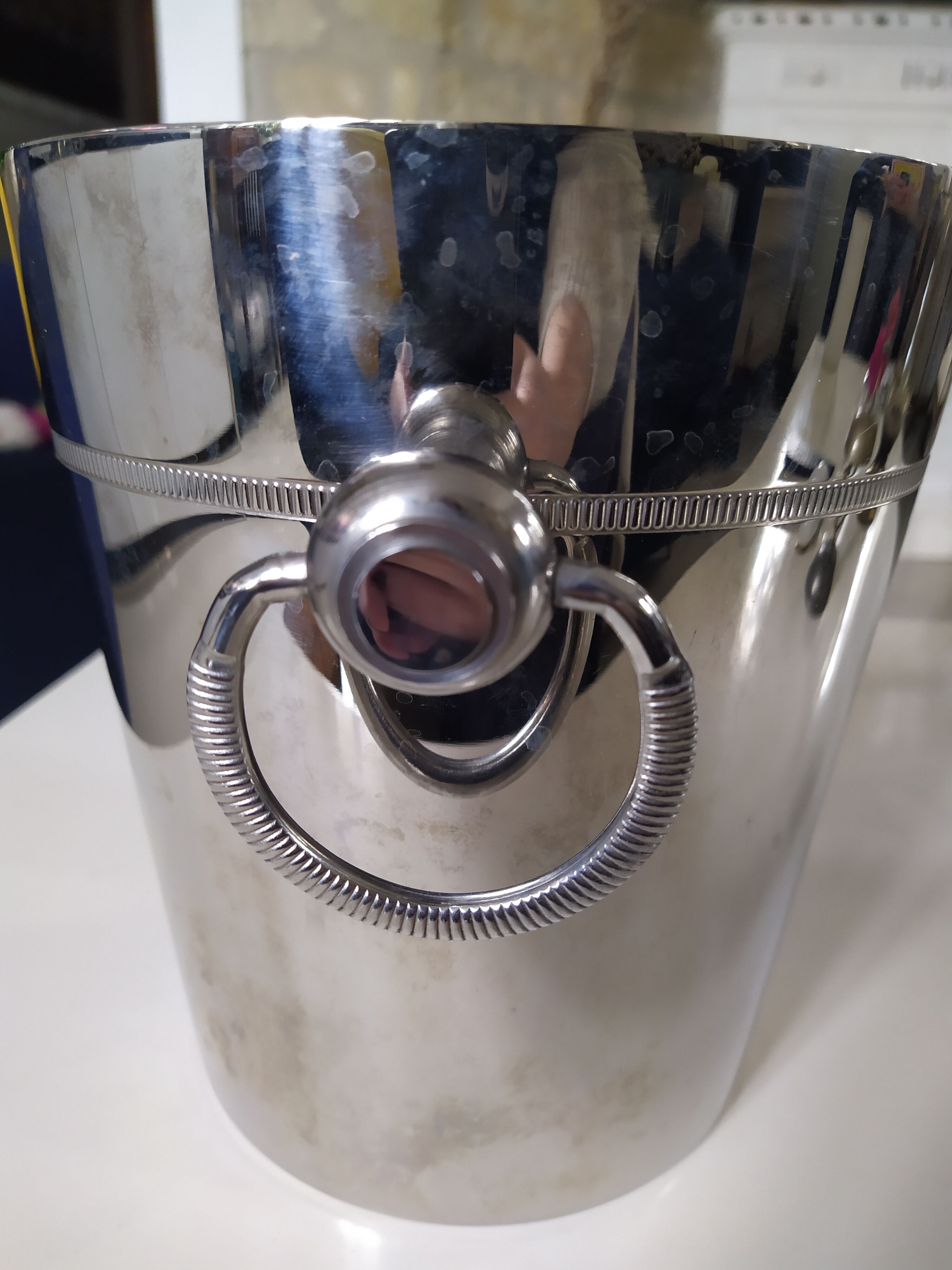 Seal in Champagne Couzon