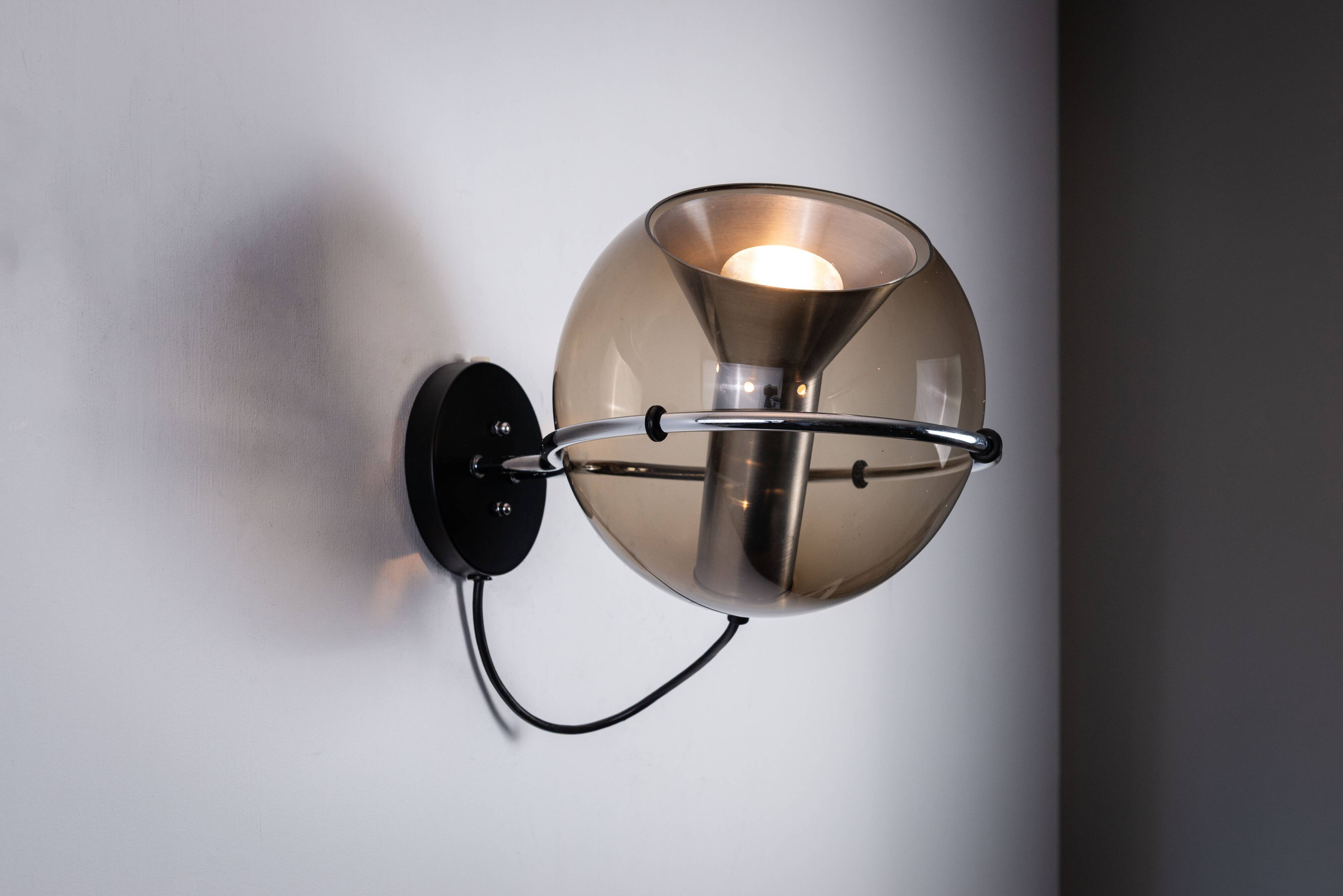 Frank Ligtelijn 'Globe' wall lamp for Raak Amsterdam 1962