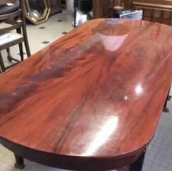 Oval dining room table