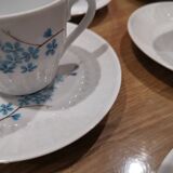 Service à café/thé en porcelaine blanc orné de fleurs bleues Chauvigny FD