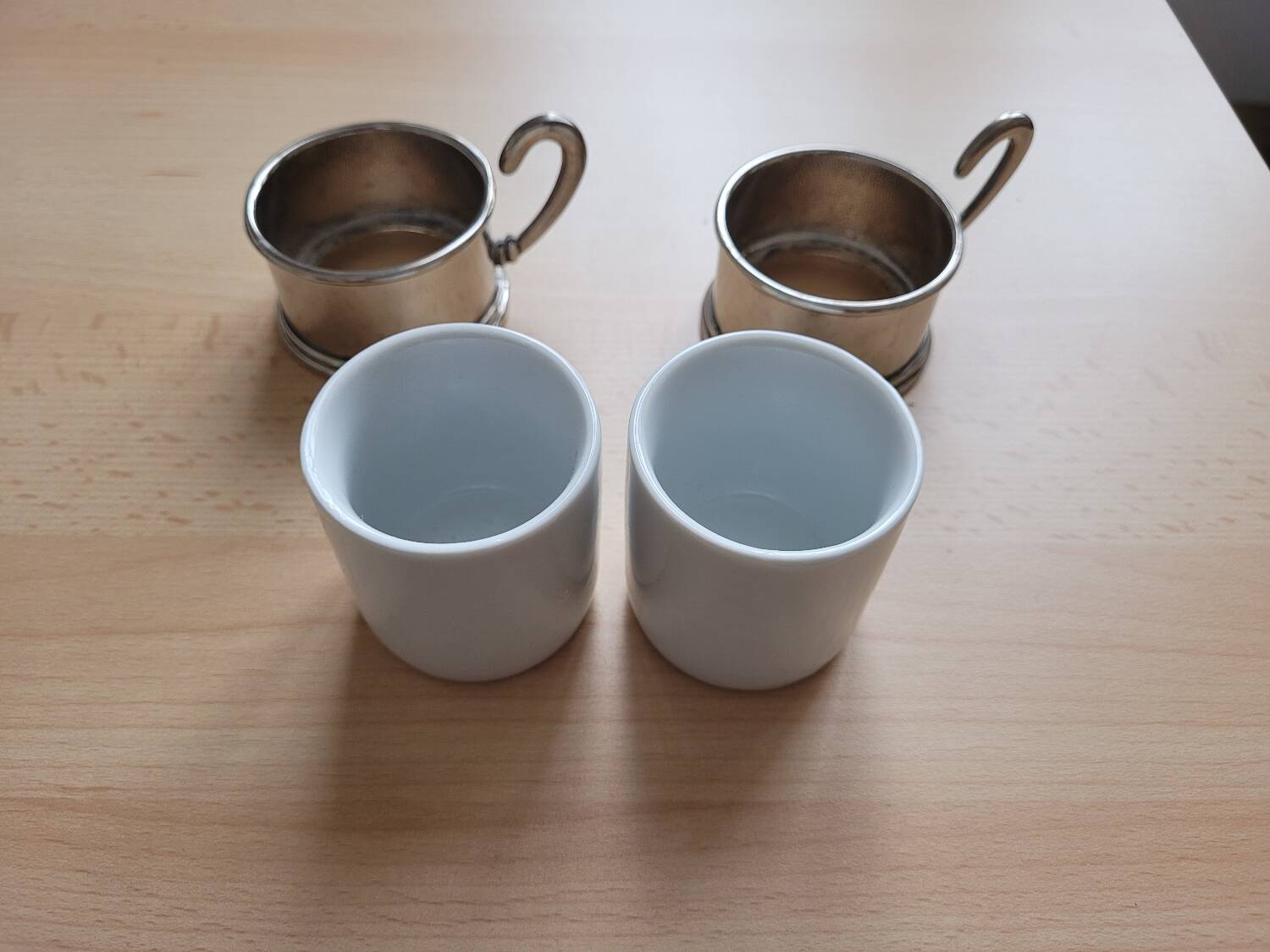 2 porcelain coffee cups with cup holder and metal tray