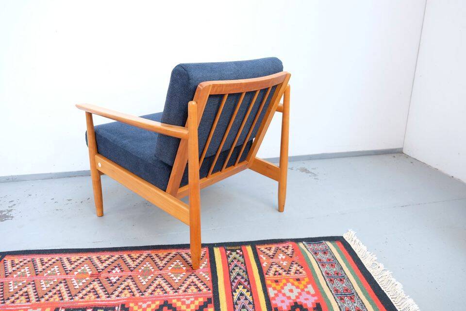 Vintage retro armchair from the 60s-70s in teak, Mid-Century style.