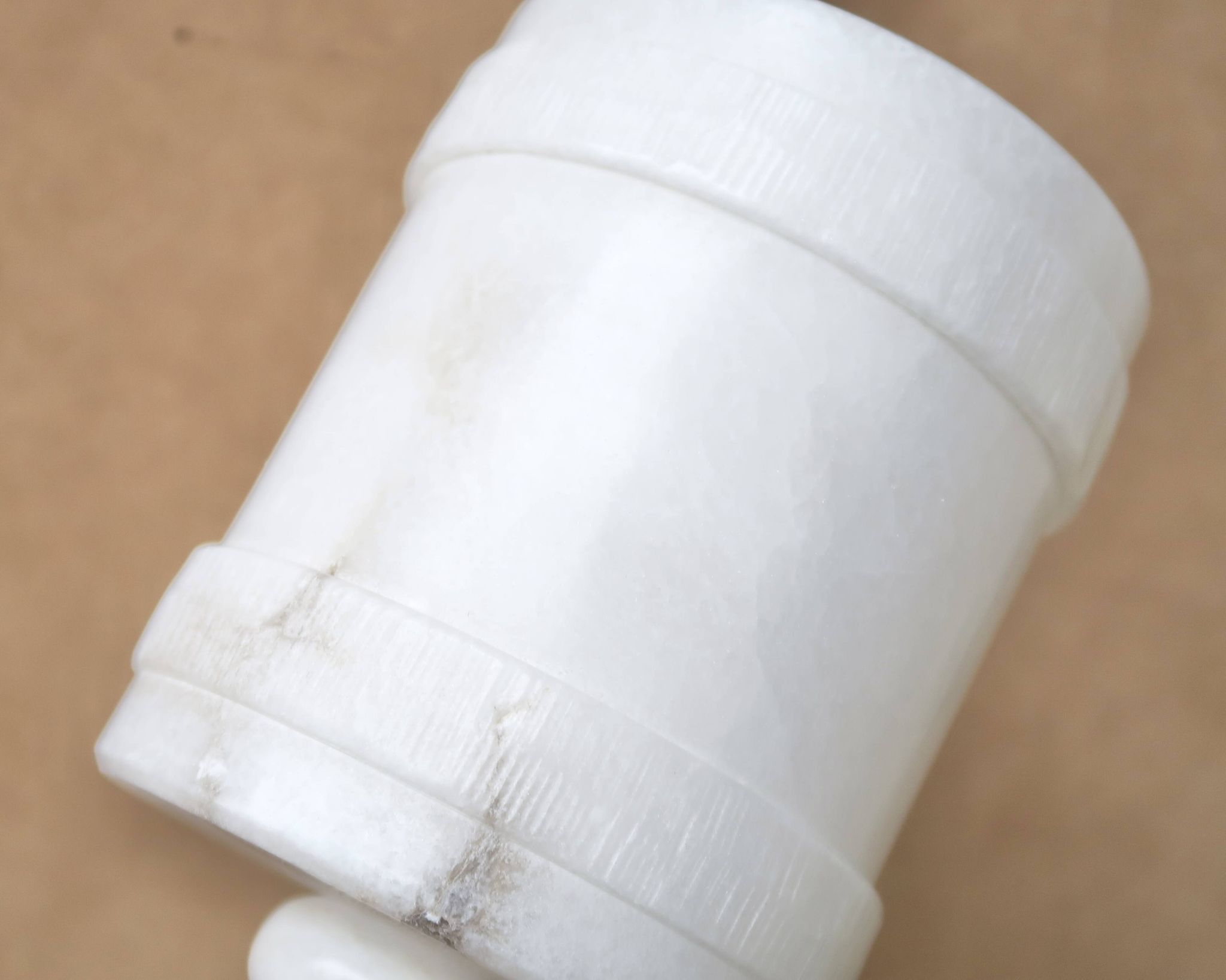 Lampe Italienne blanche en albâtre et laiton, années 60