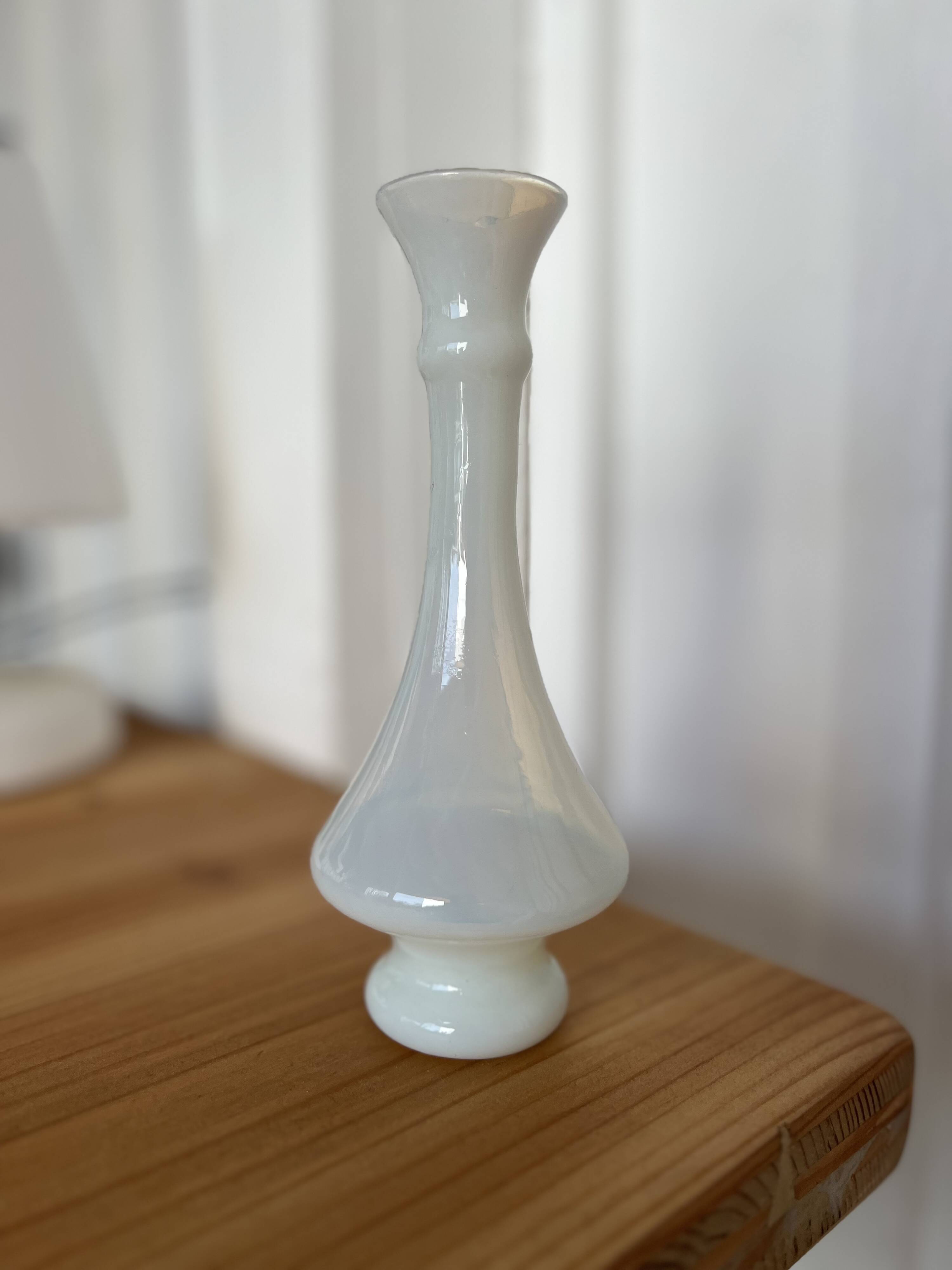 Vintage opaline soliflore
